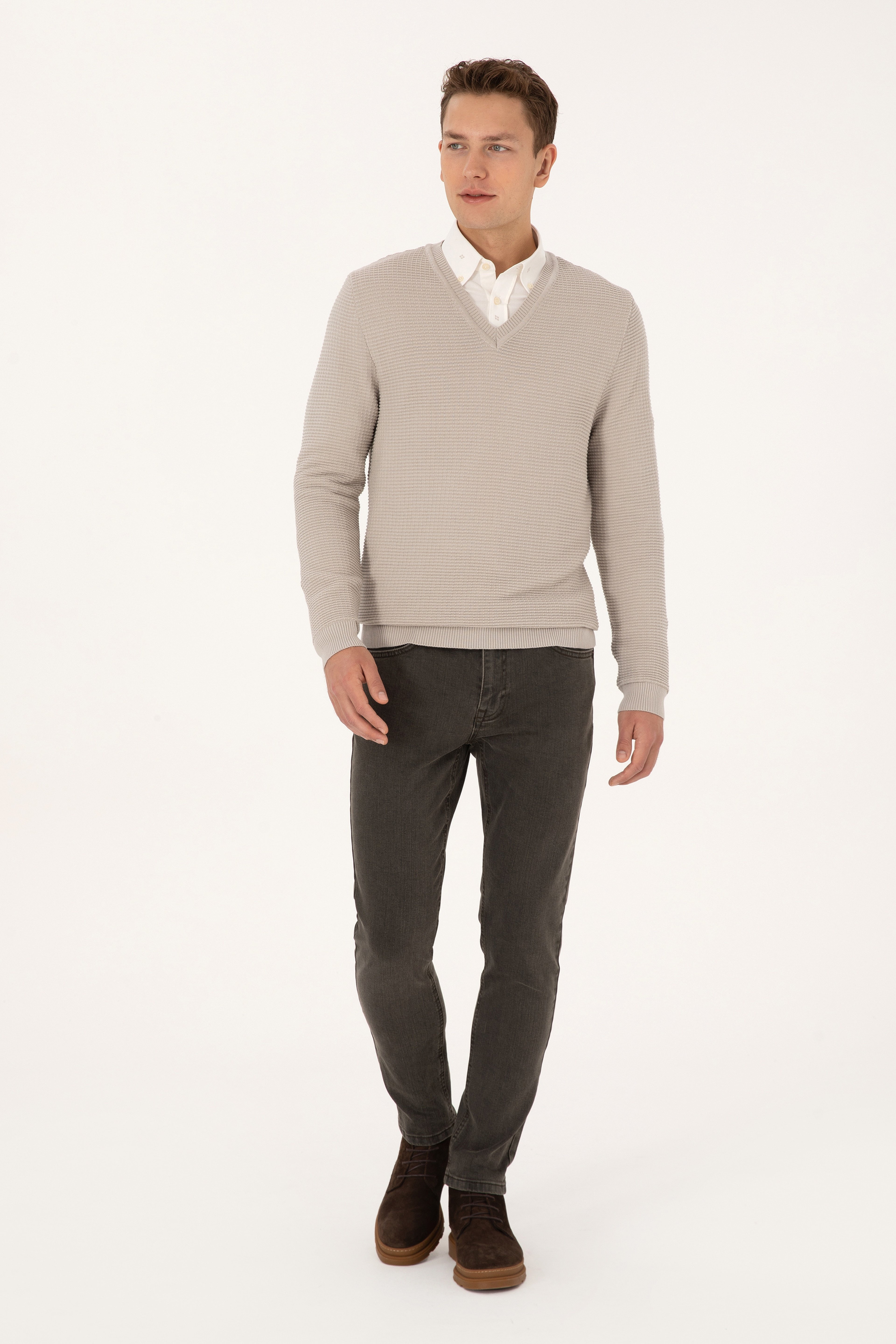 Erkek Regular Fit V Yaka Taş Kazak - Image 4