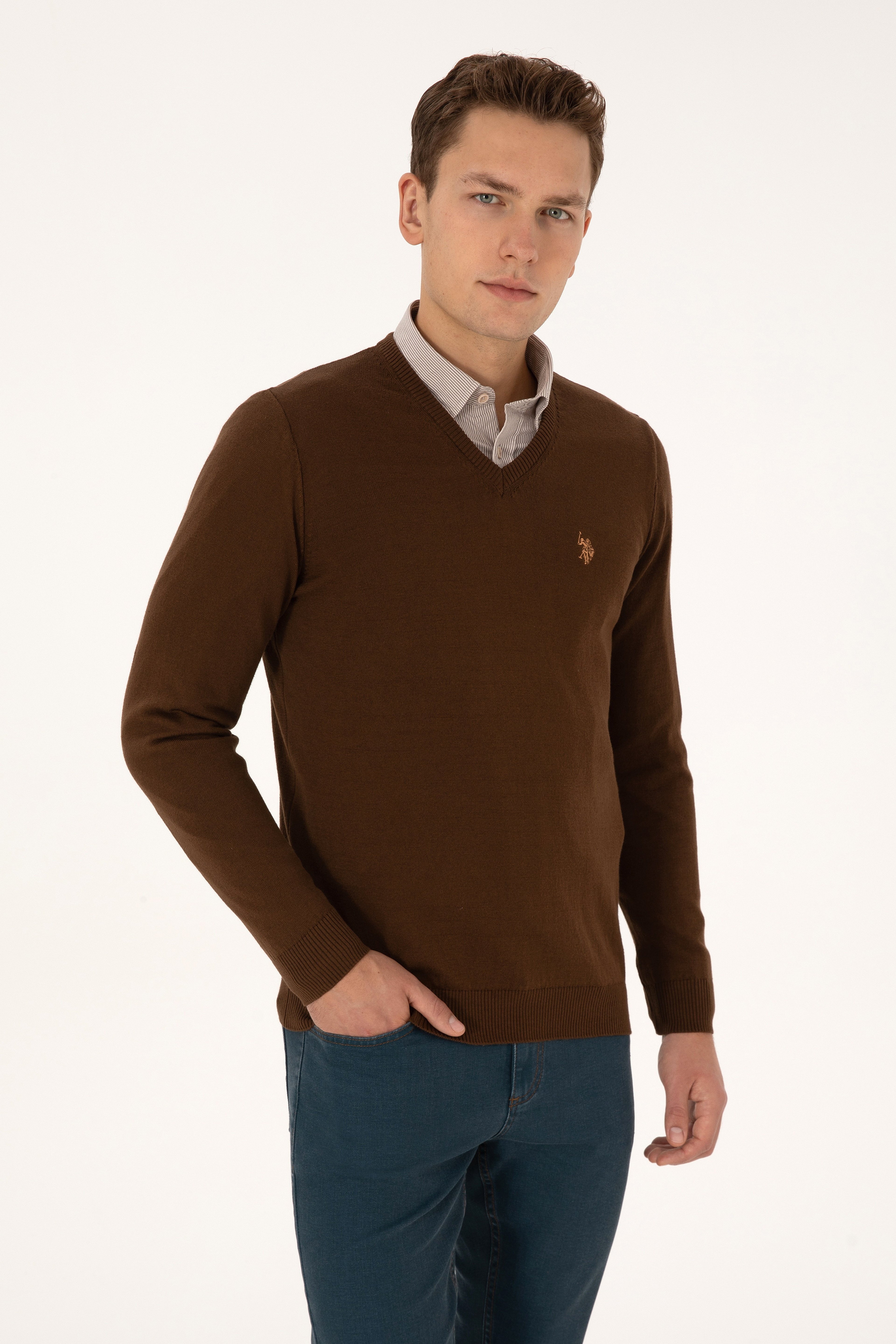 Erkek Slim Fit V Yaka Kahverengi Basic Triko Kazak - Image 1