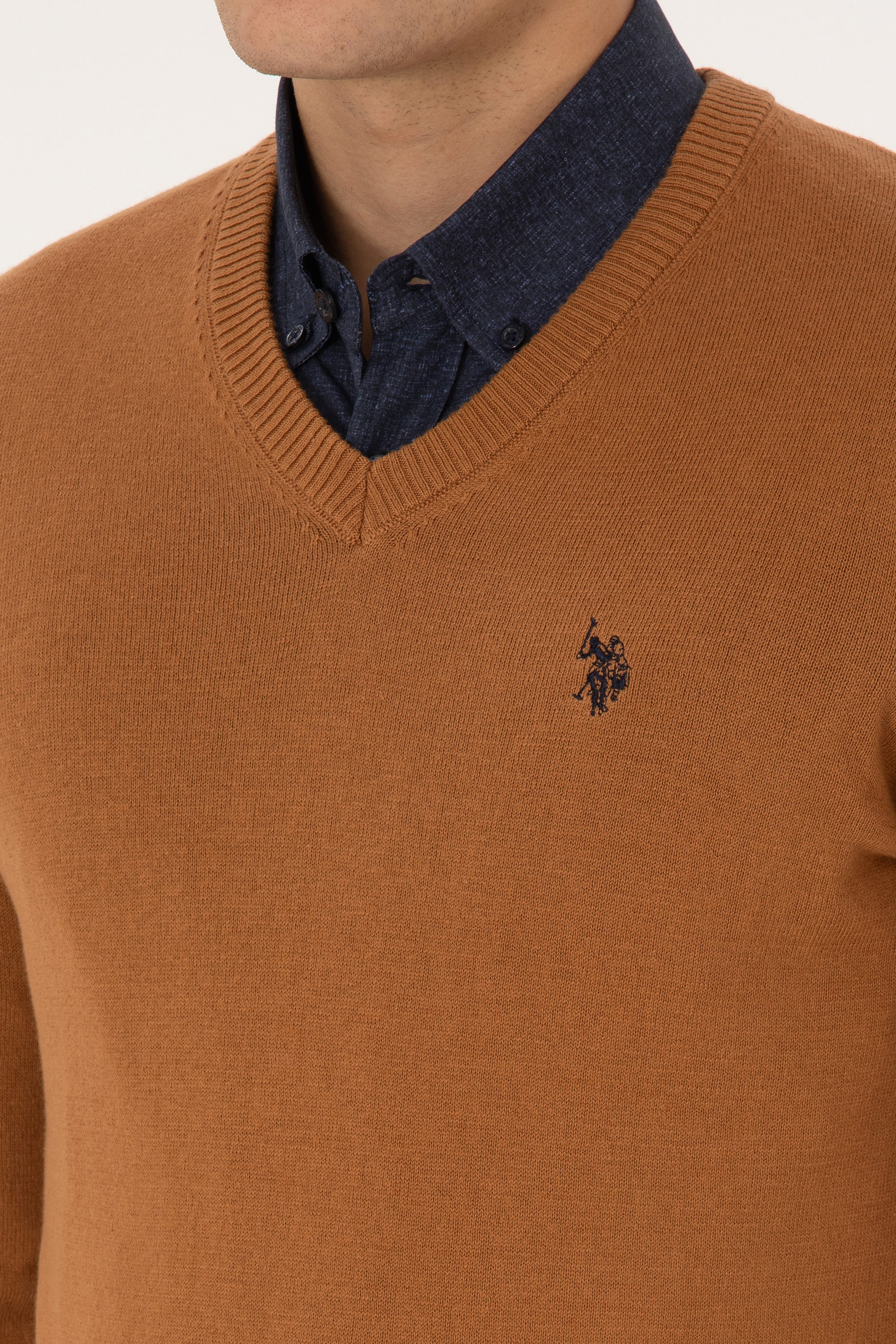 Erkek Slim Fit V Yaka Camel Basic Triko Kazak