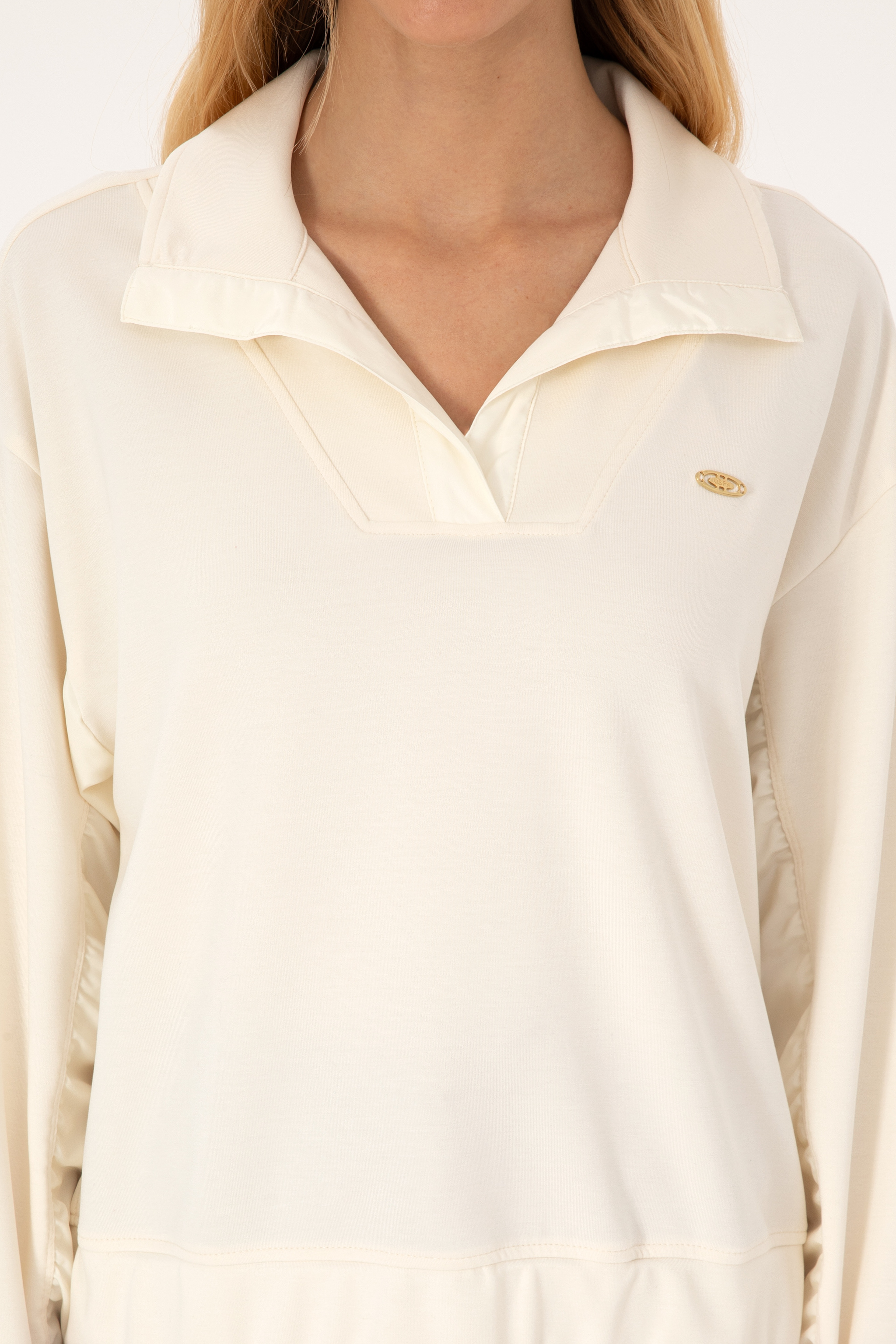 Kadın Krem Dik Yaka Sweatshirt - Image 6