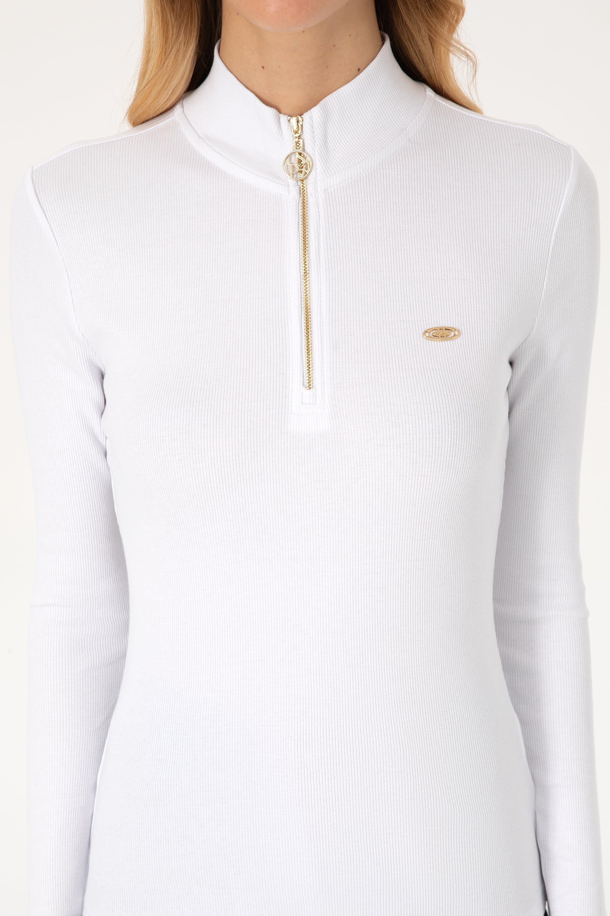 Kadın Beyaz Fermuarlı Dik Yaka Sweatshirt - Image 6