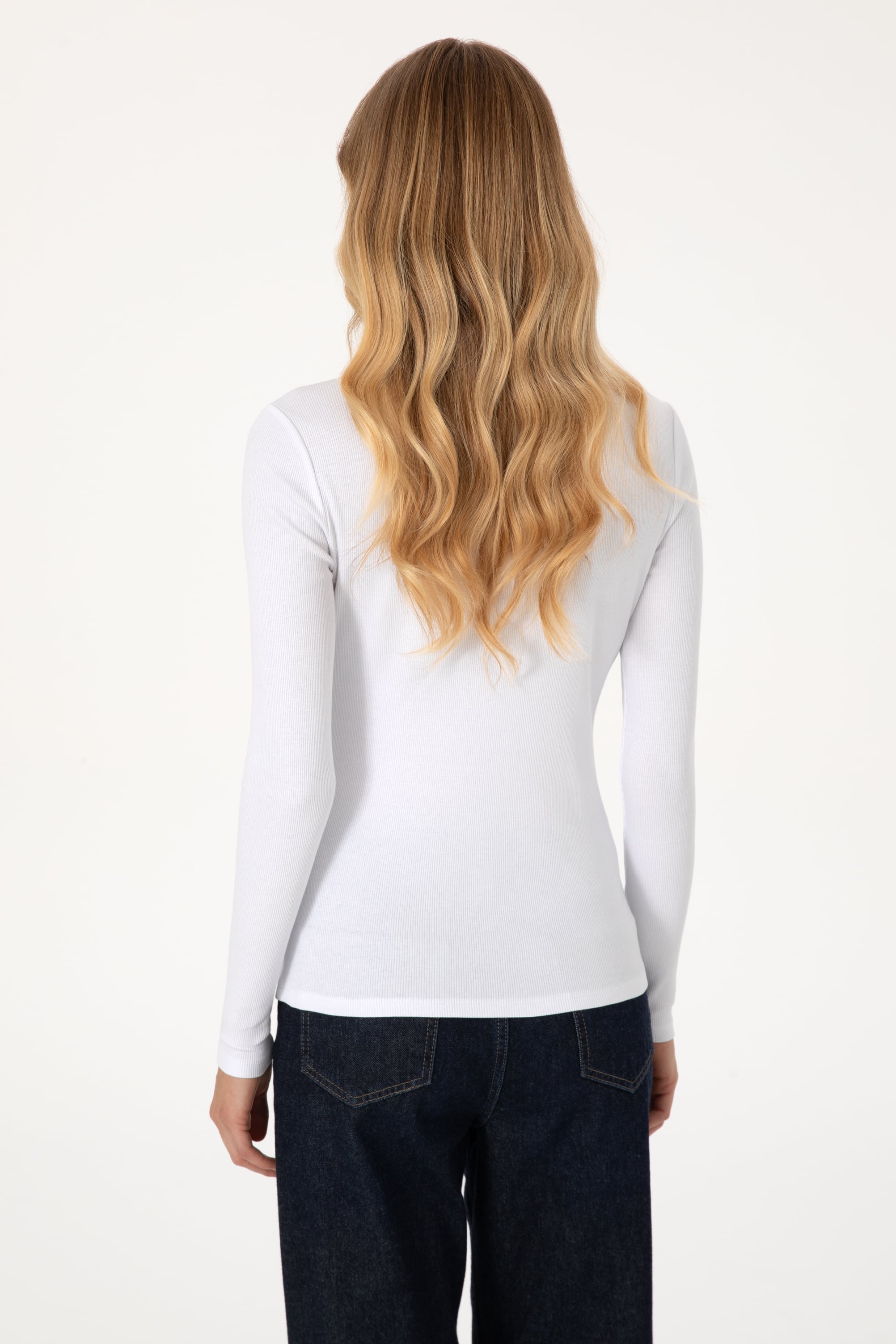 Kadın Beyaz Fermuarlı Dik Yaka Sweatshirt - Image 5