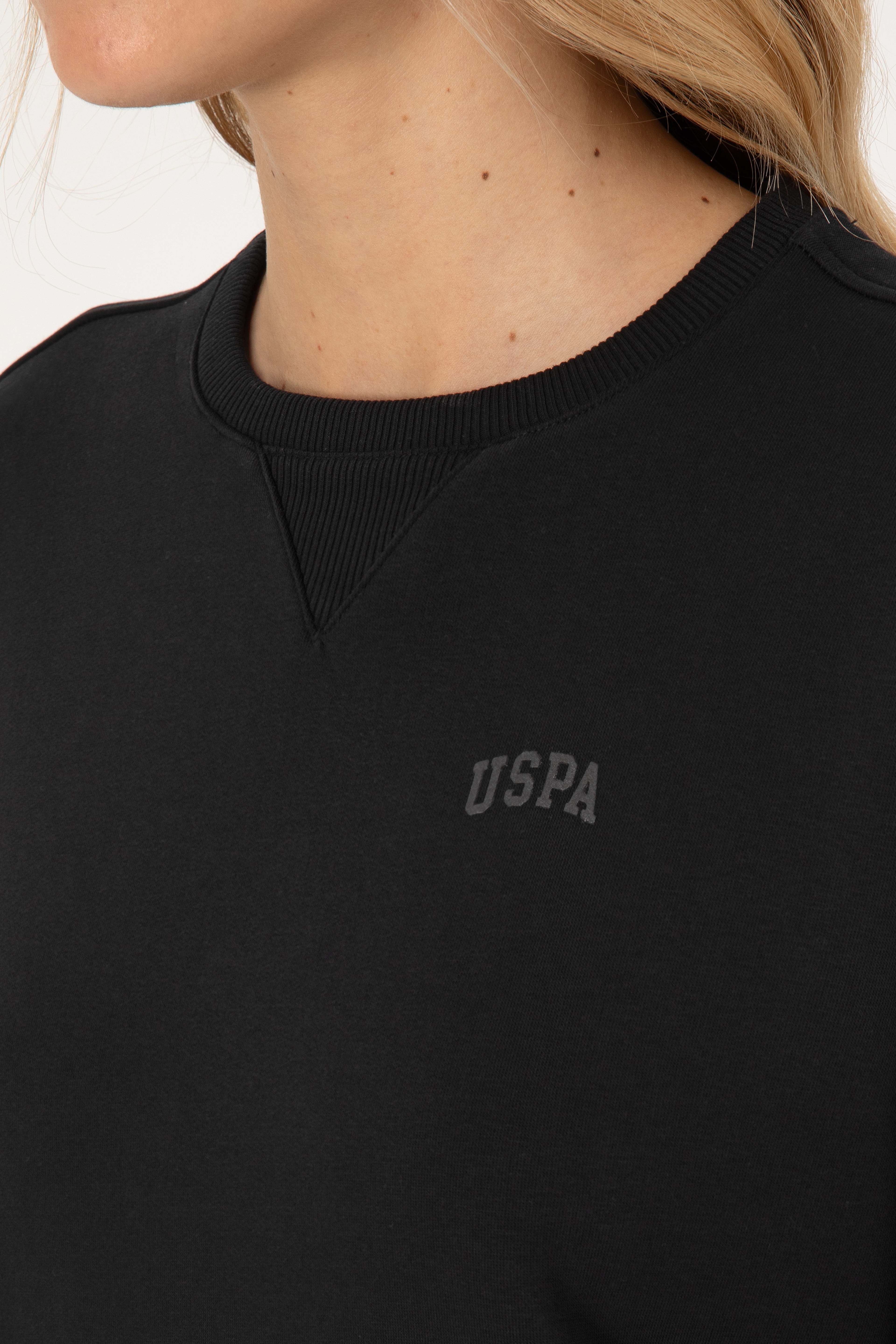 Kadın Siyah Şardonlu Bisiklet Yaka Basic Sweatshırt