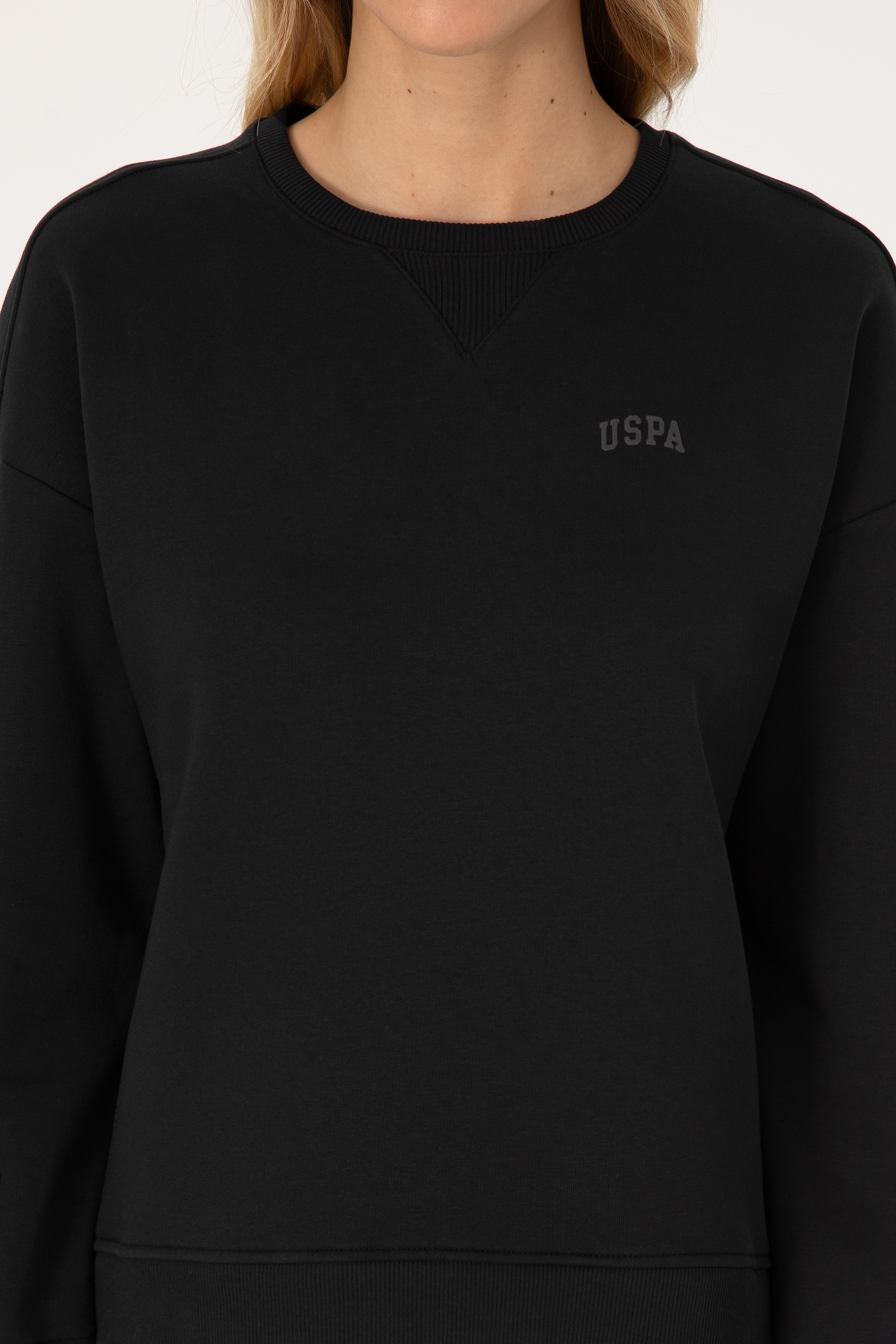 Kadın Siyah Şardonlu Bisiklet Yaka Basic Sweatshırt