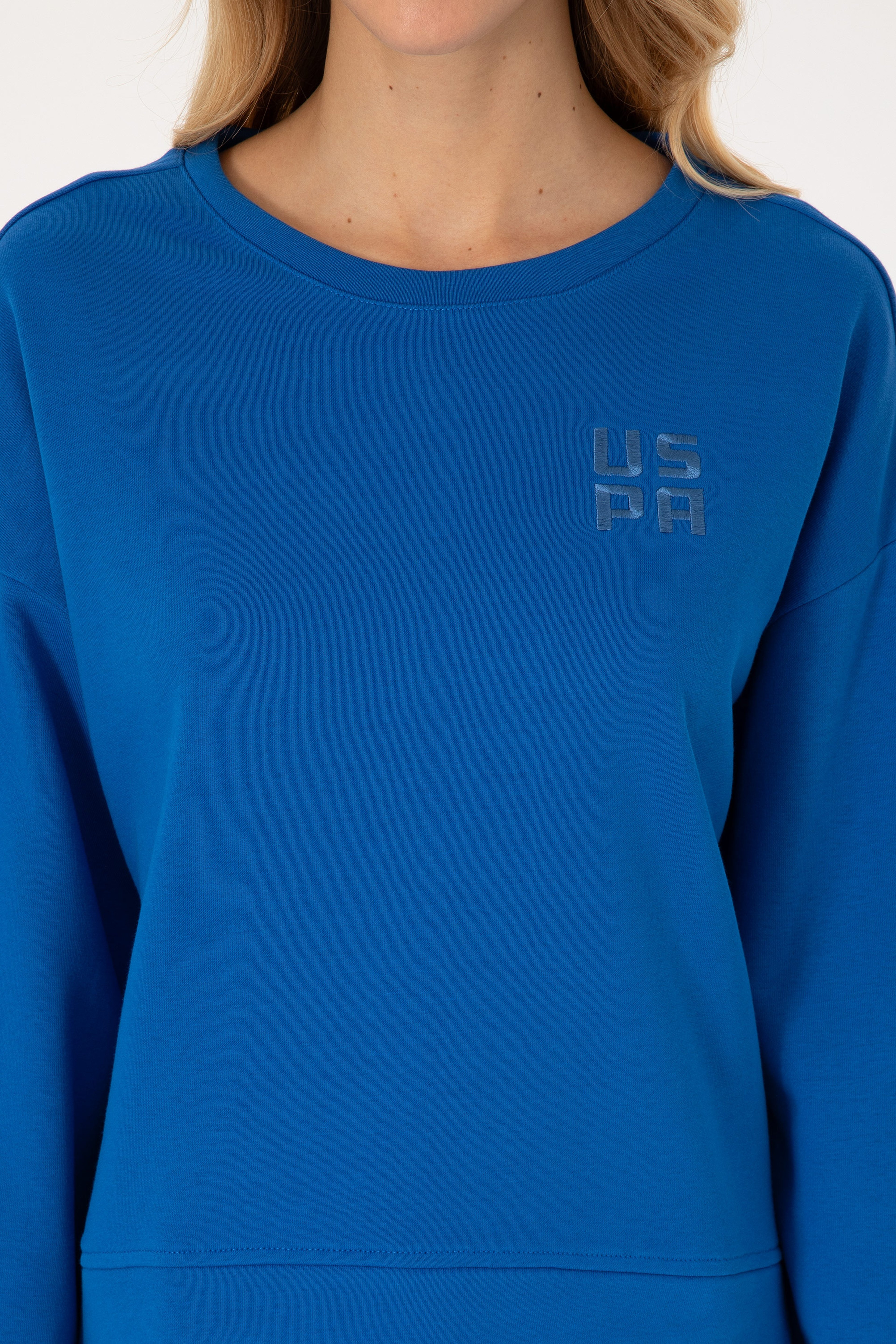 Kadın Koyu Mavi Bisiklet Yaka Basic Sweatshırt - Image 6