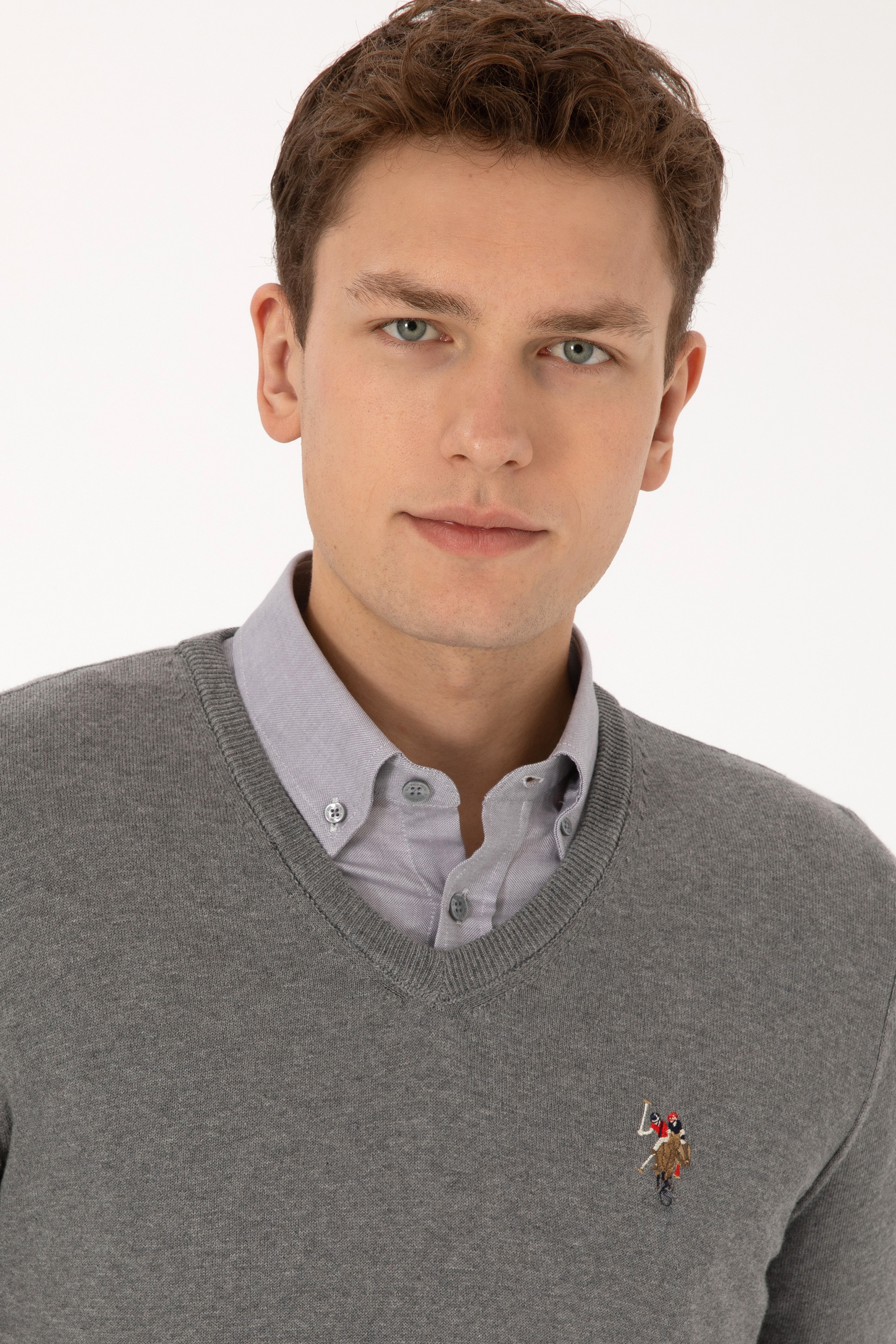 Erkek Slim Fit V Yaka Gri Melanj Basic Kazak - Image 2