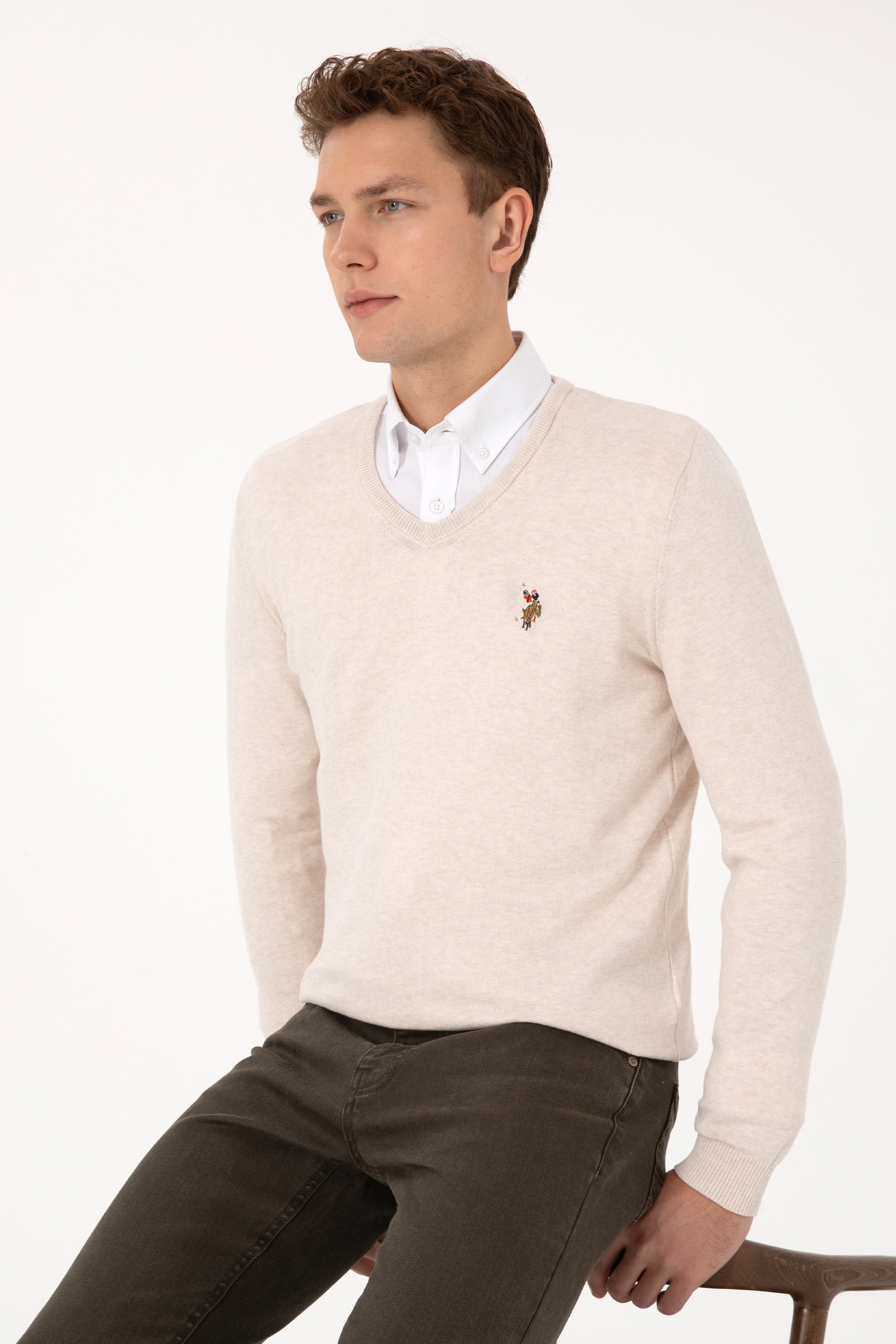 Erkek Slim Fit V Yaka Krem Melanj Basic Kazak - Image 3