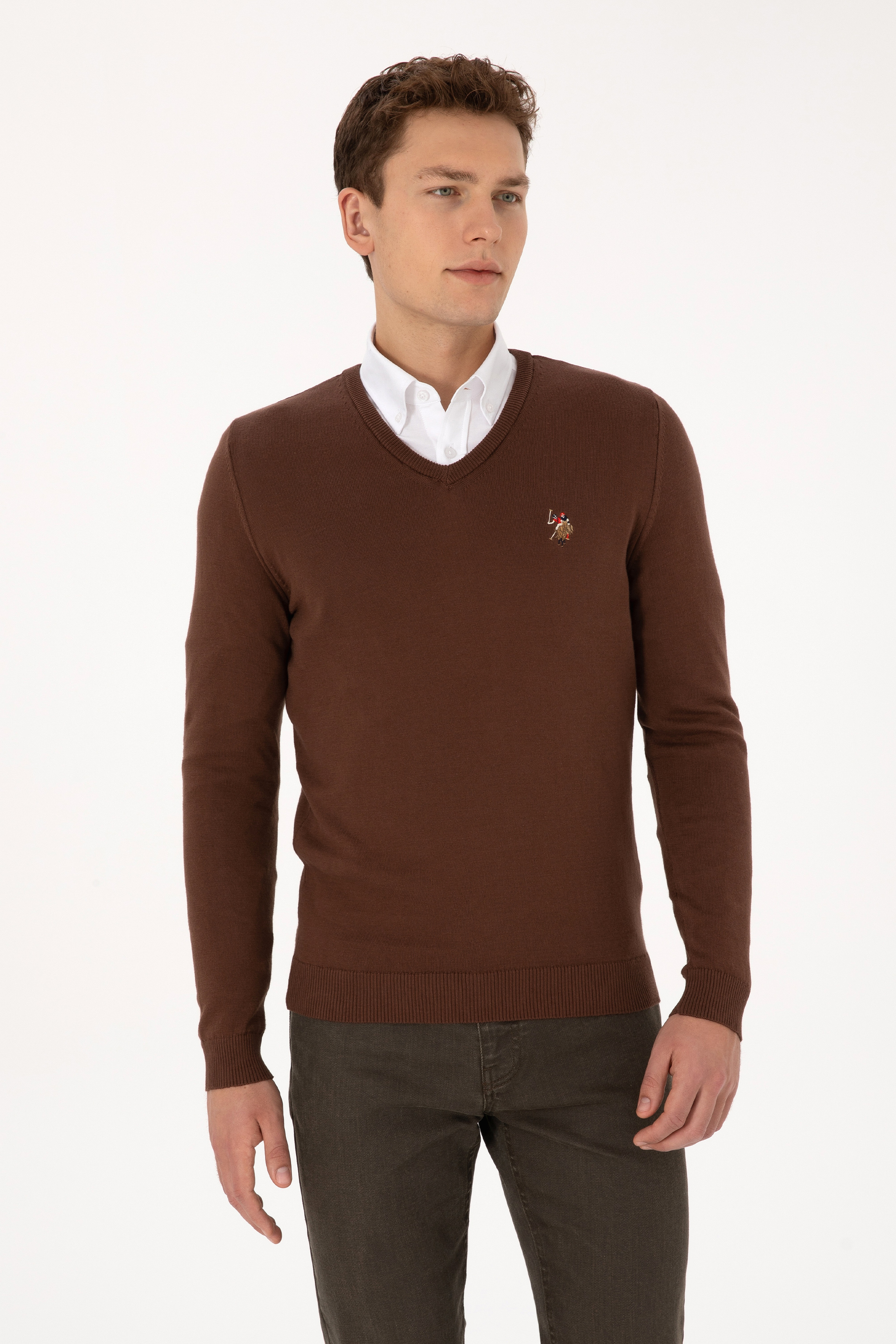 Erkek Slim Fit V Yaka Kahverengi Basic Kazak - Image 3