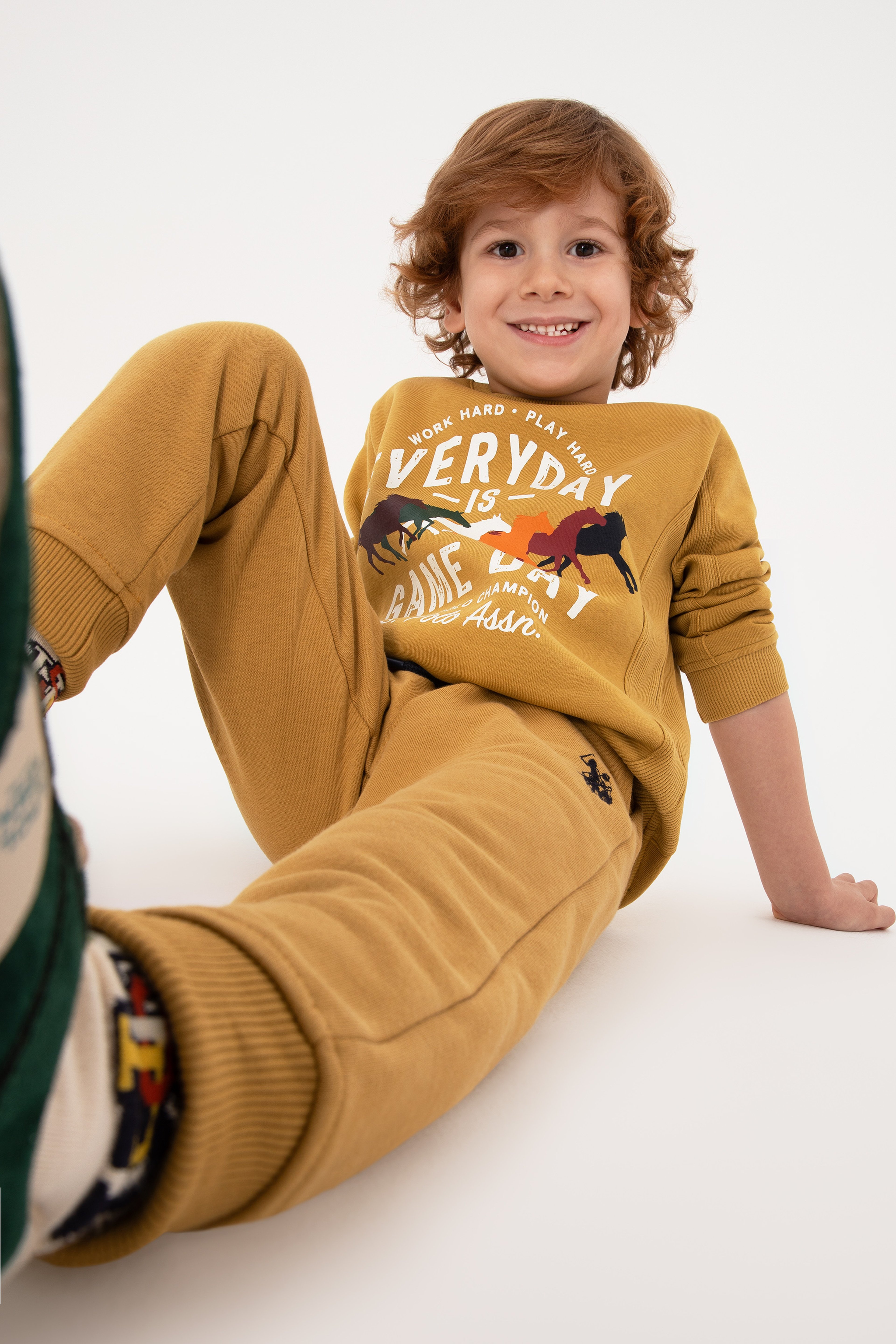 Erkek Çocuk Hardal Şardonlu Bisiklet Yaka Sweatshirt - Image 2