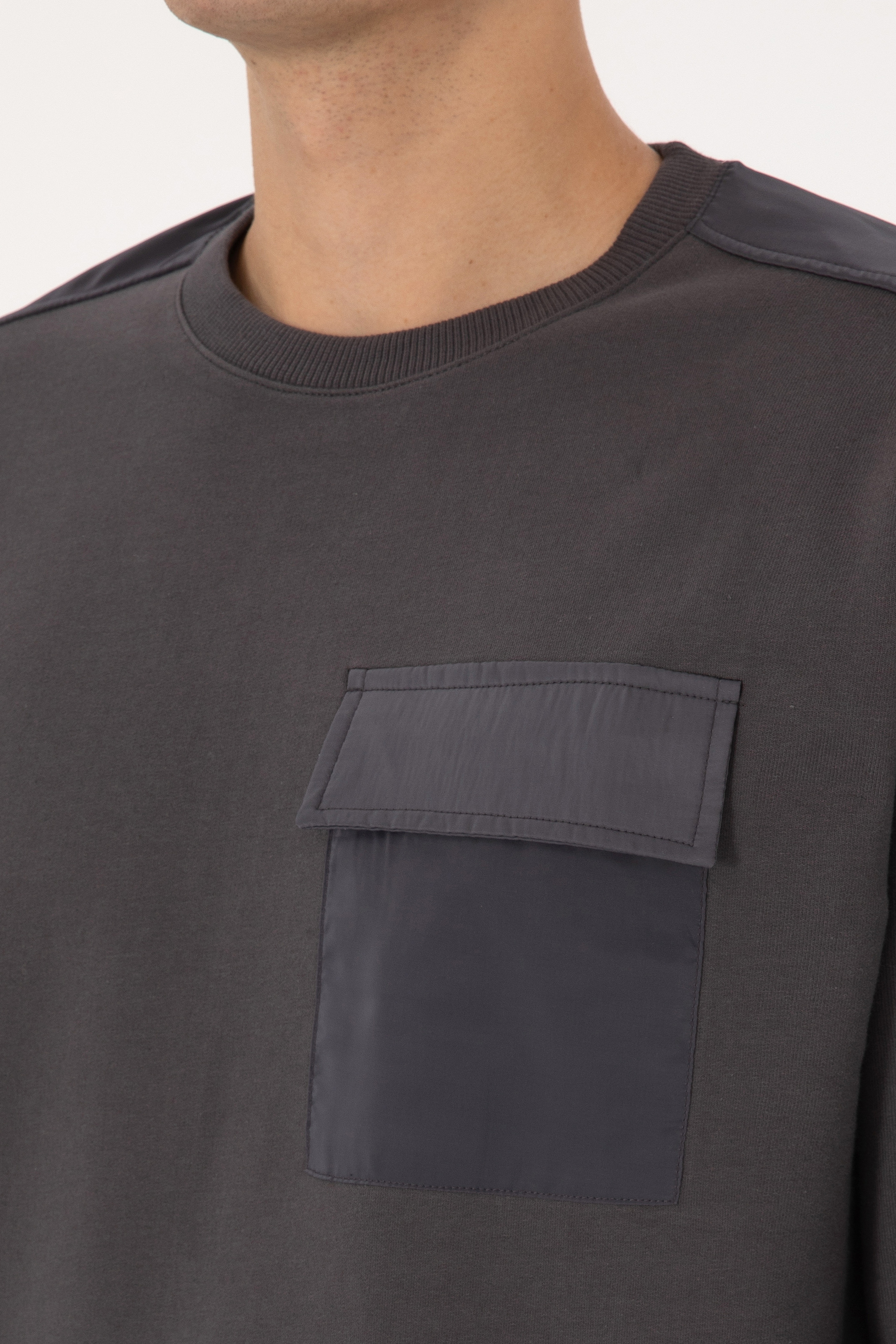Erkek Comfort Fit Bisiklet Yaka Cep Detaylı Gri Sweatshirt - Image 7