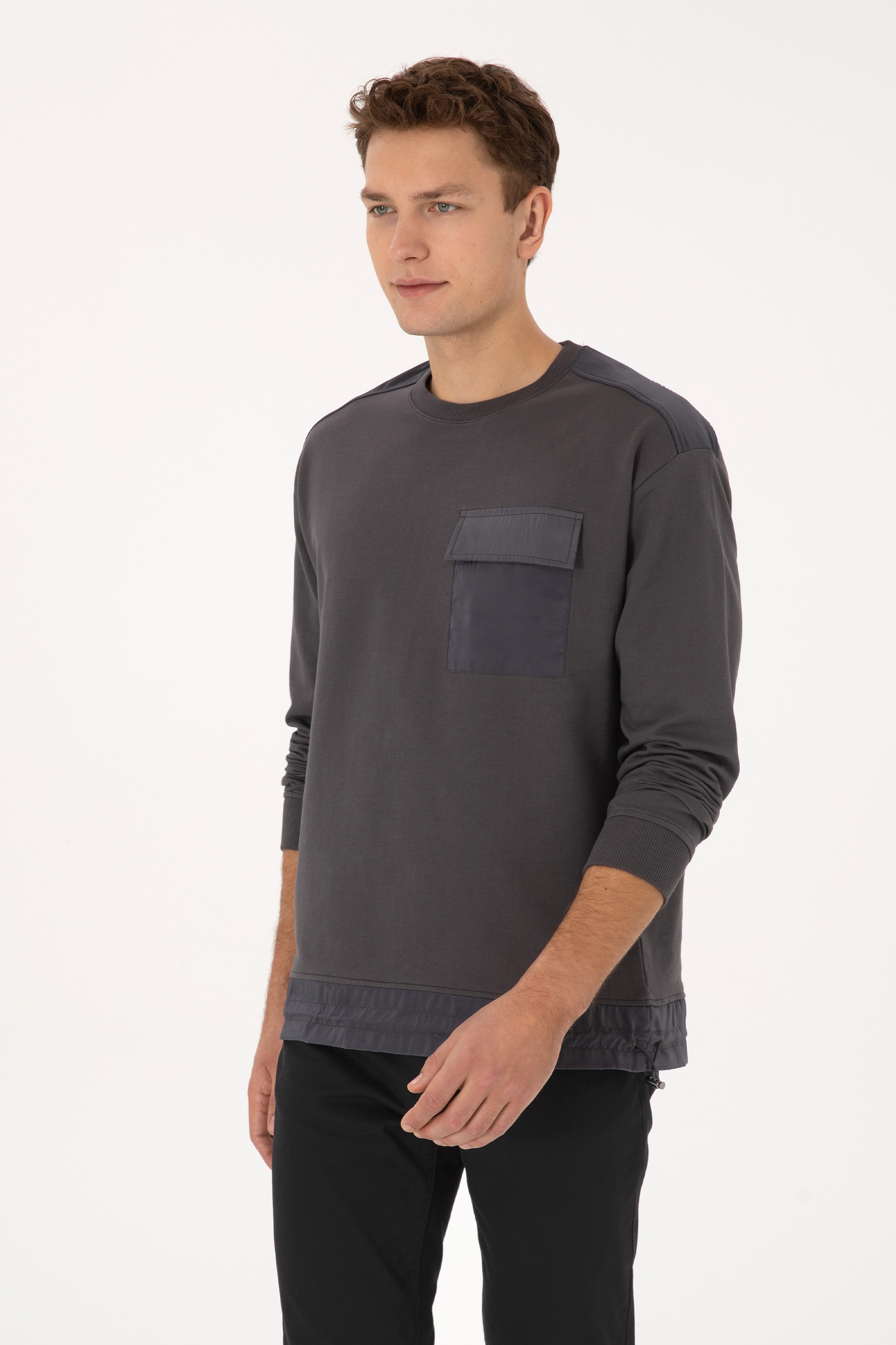 Erkek Comfort Fit Bisiklet Yaka Cep Detaylı Gri Sweatshirt - Image 3