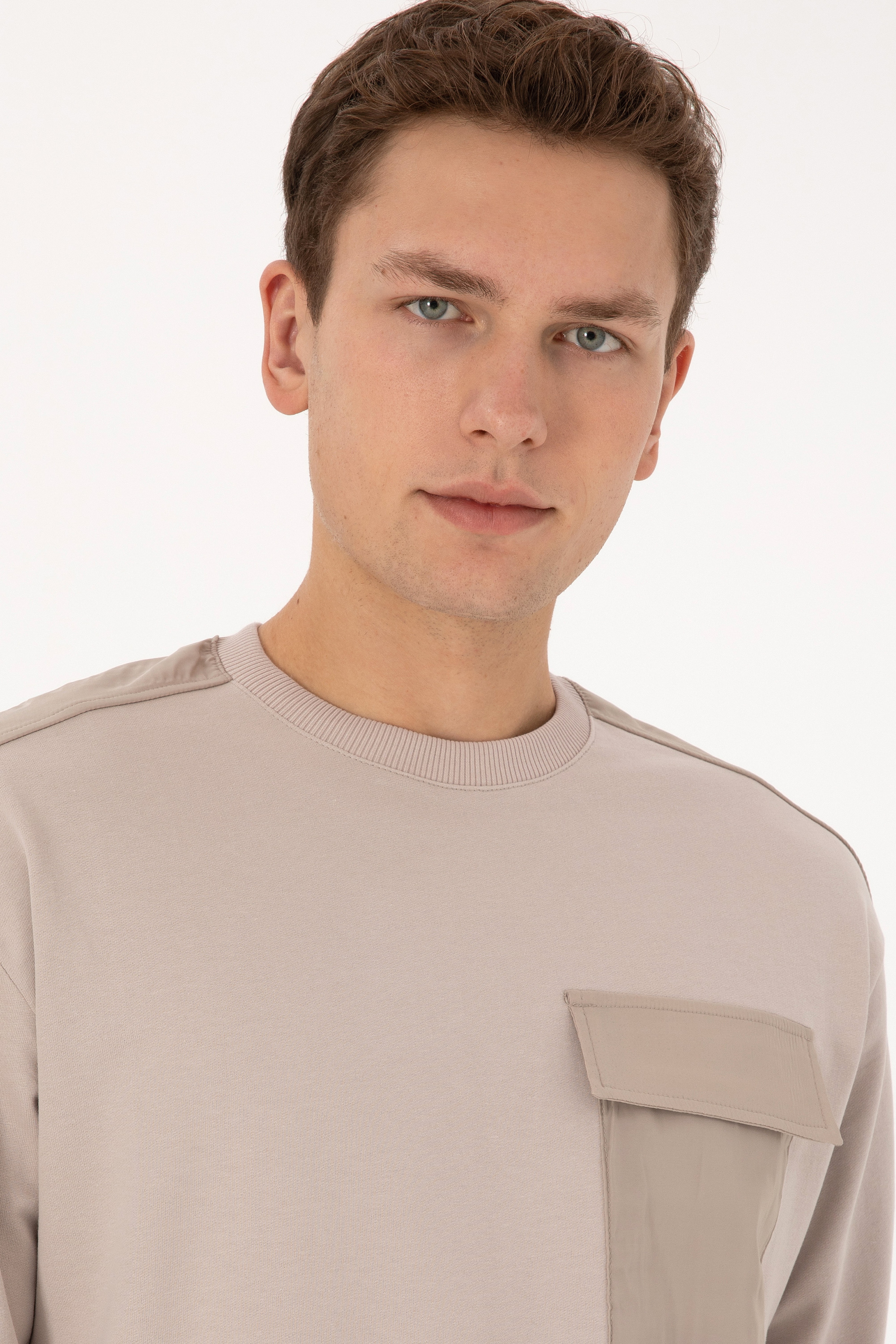 Erkek Comfort Fit Bisiklet Yaka Cep Detaylı Taş Sweatshirt - Image 2