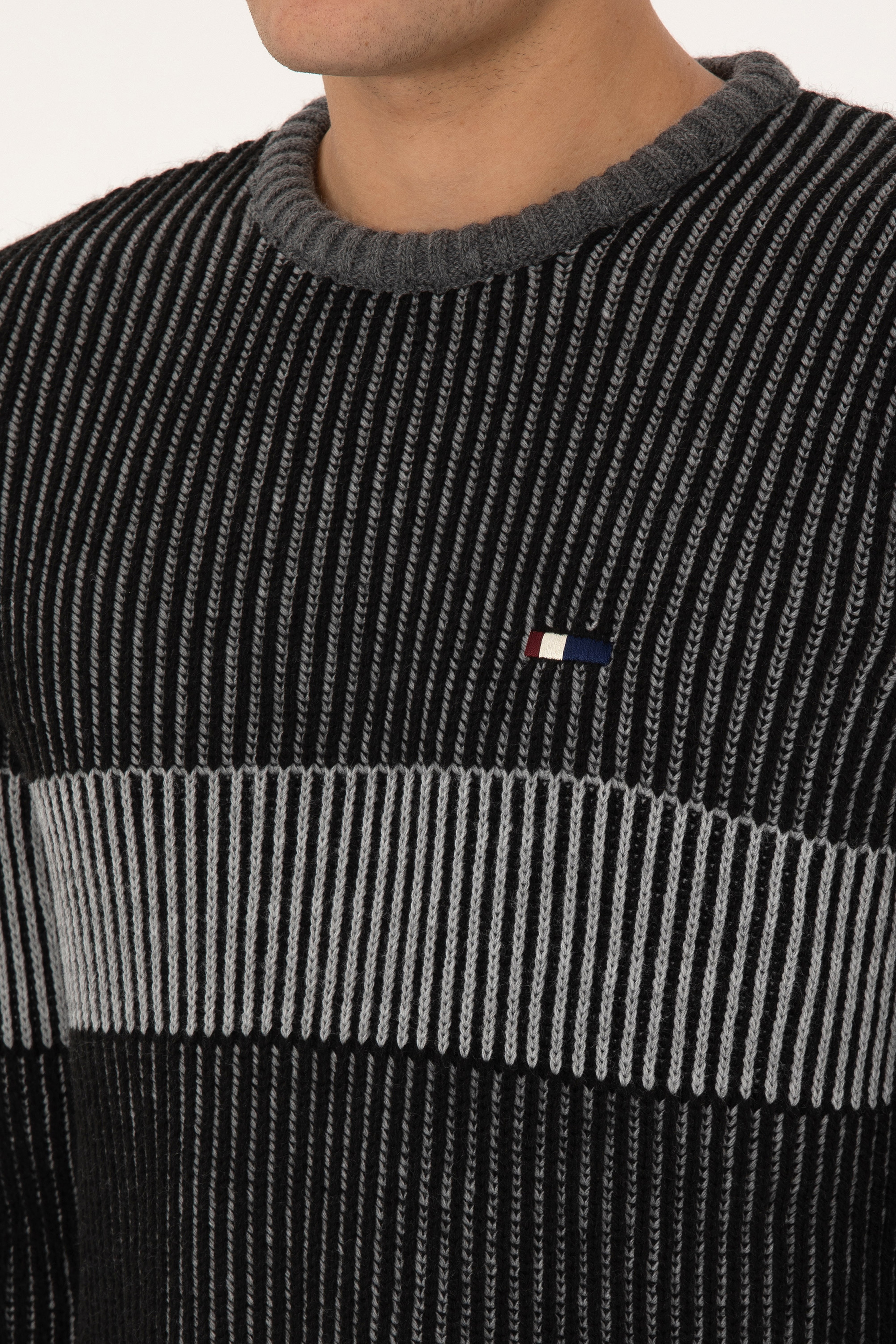 Erkek Slim Fit Bisiklet Yaka Siyah Kazak - Image 7