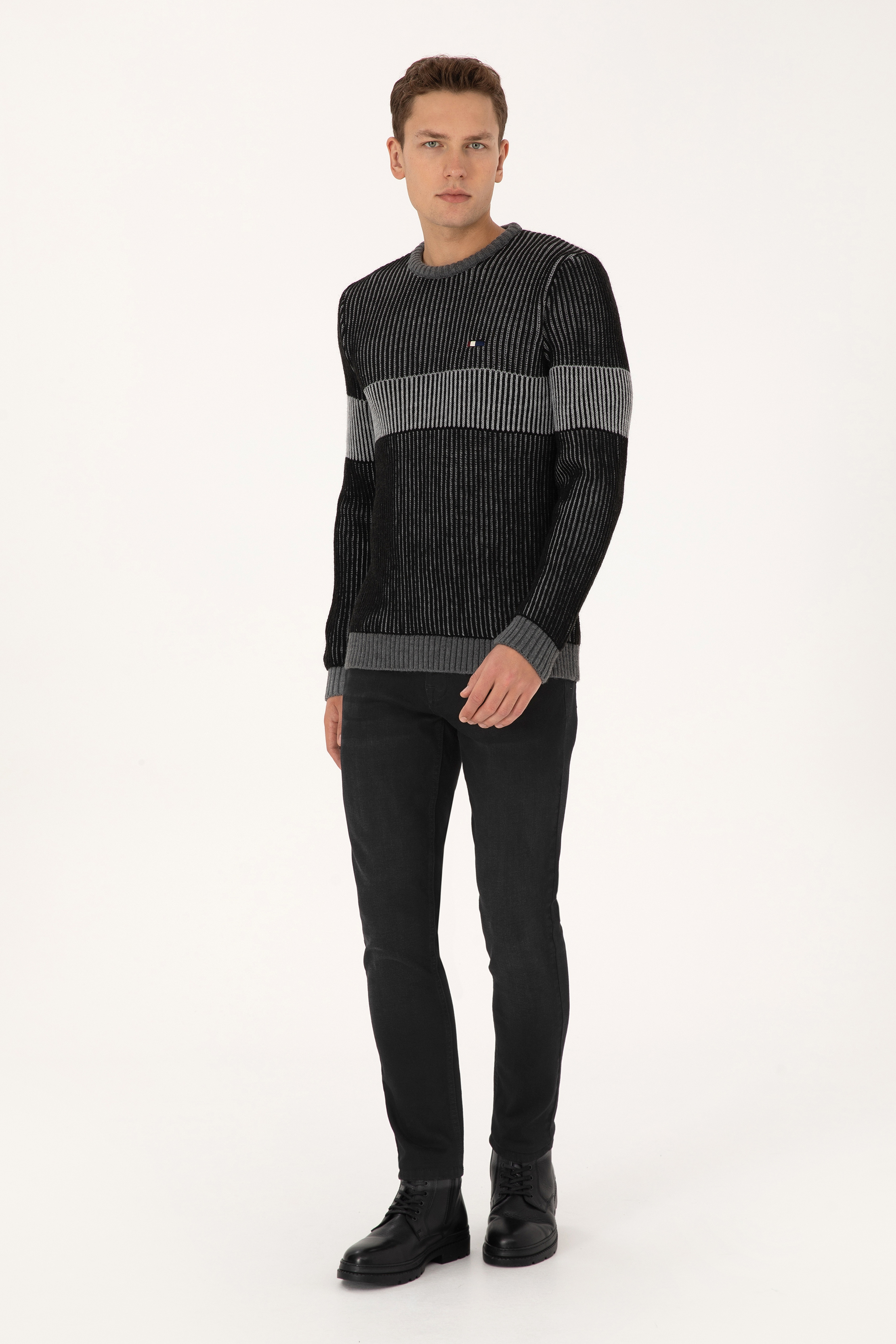 Erkek Slim Fit Bisiklet Yaka Siyah Kazak - Image 4