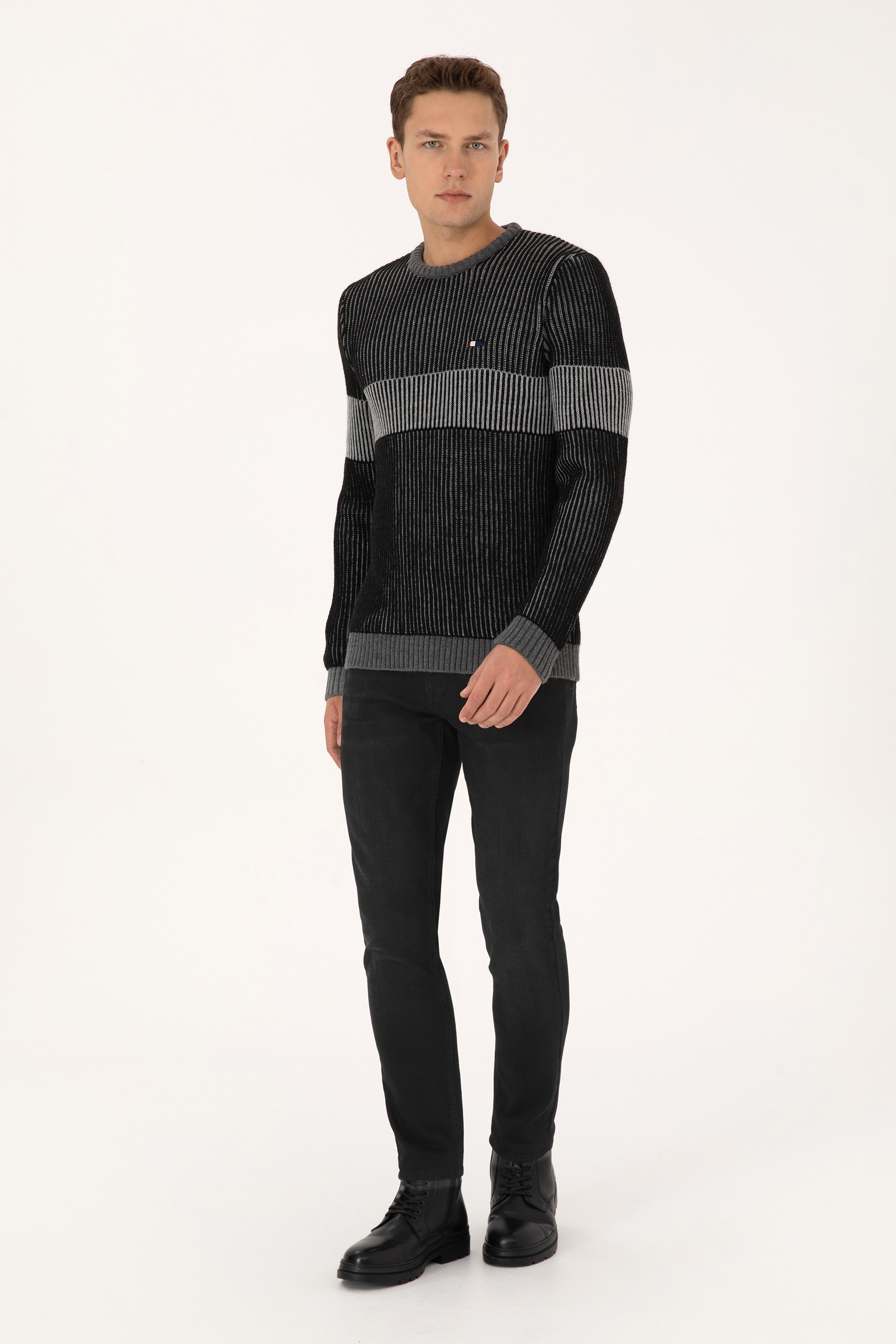 Erkek Slim Fit Bisiklet Yaka Siyah Kazak