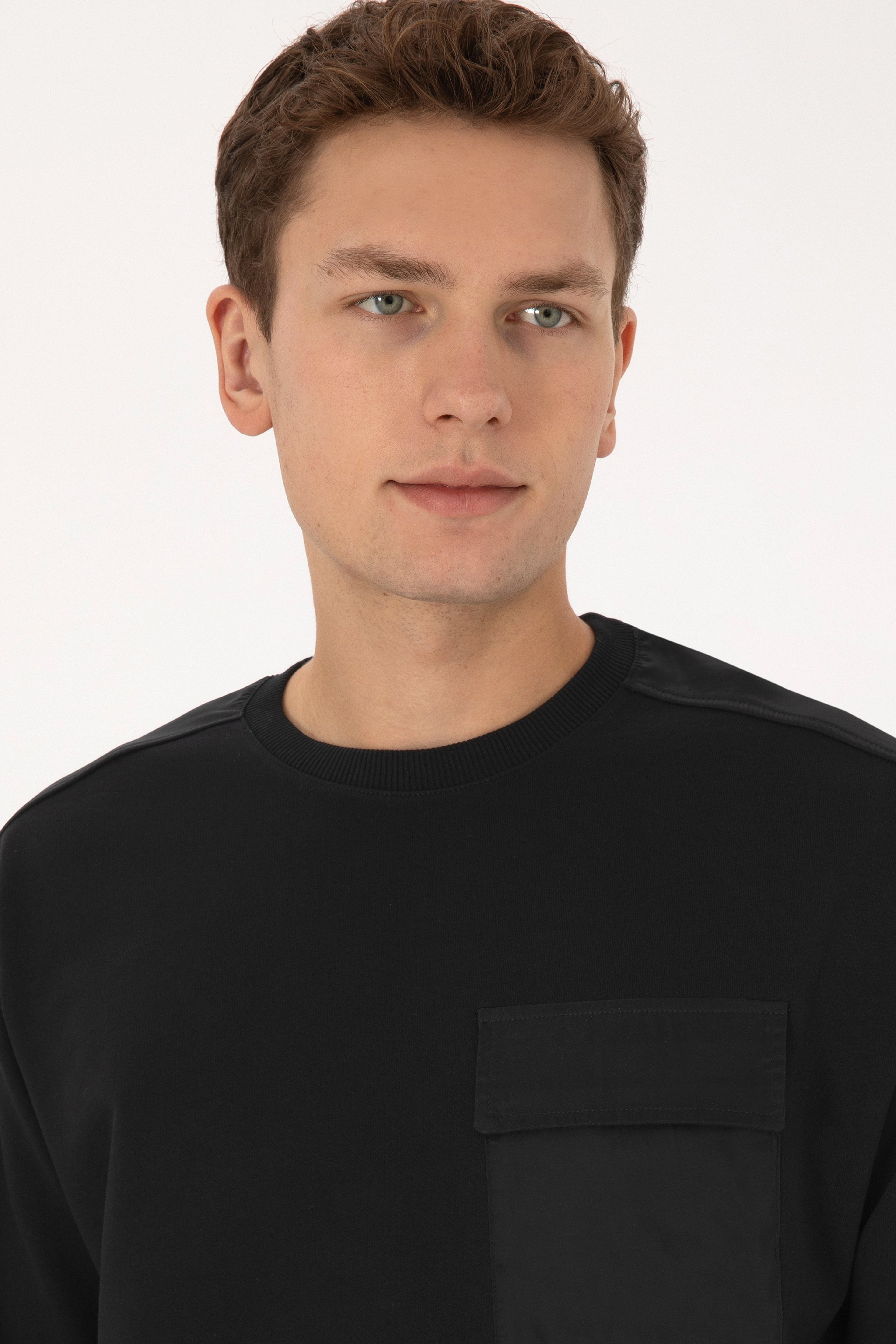 Erkek Comfort Fit Bisiklet Yaka Cep Detaylı Siyah Sweatshirt
