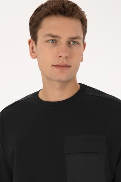 Erkek Comfort Fit Bisiklet Yaka Cep Detaylı Siyah Sweatshirt