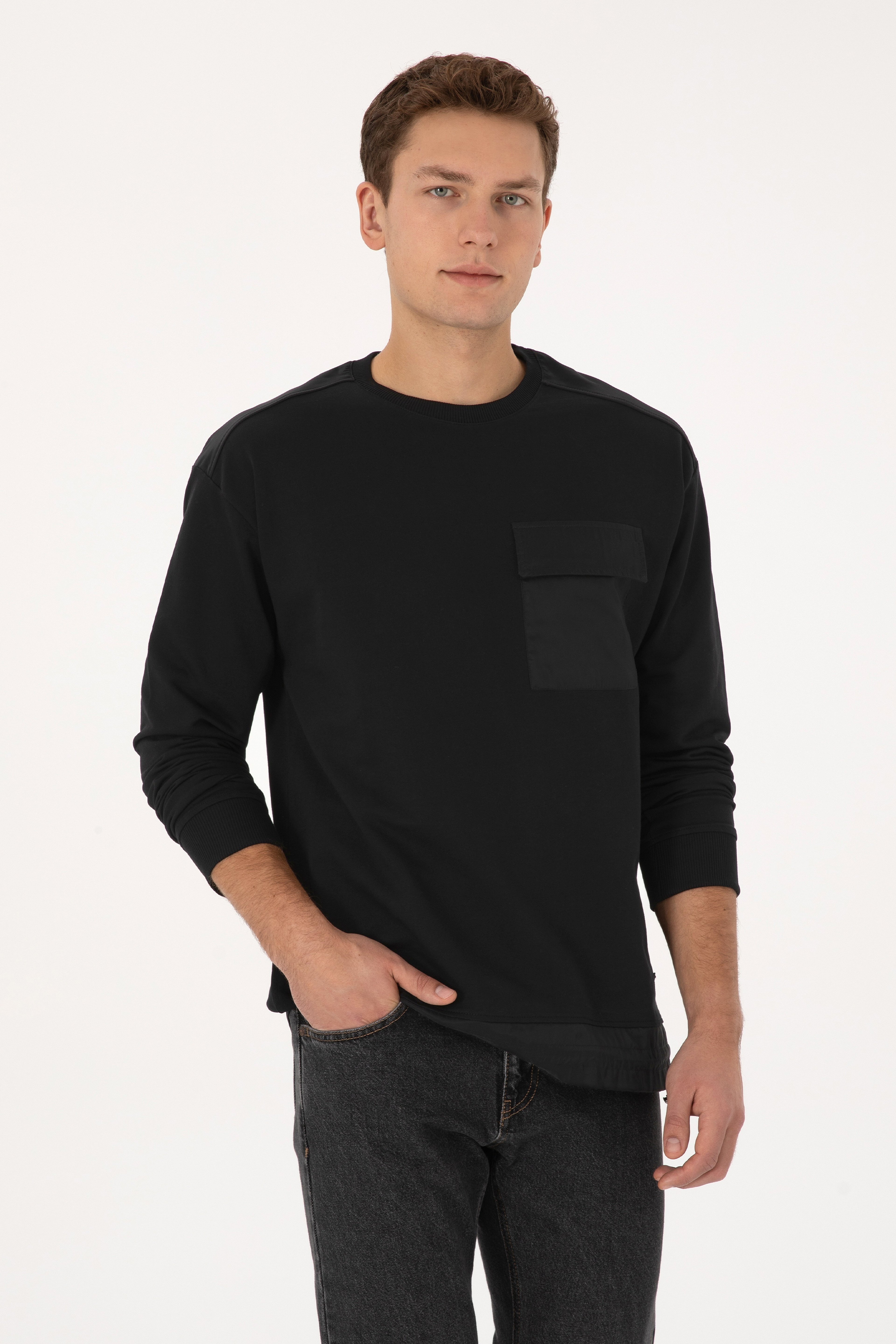Erkek Comfort Fit Bisiklet Yaka Cep Detaylı Siyah Sweatshirt - Image 3