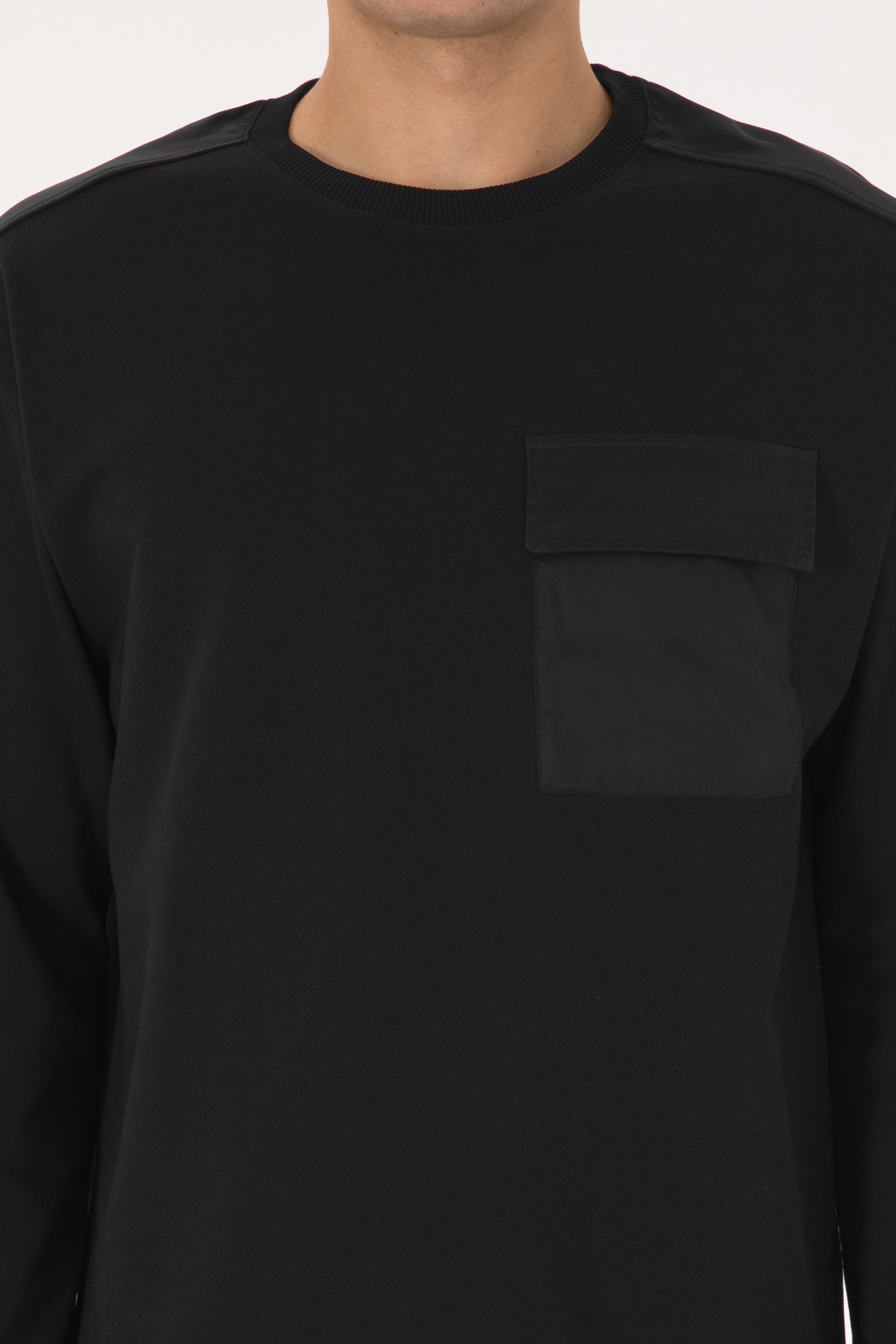 Erkek Comfort Fit Bisiklet Yaka Cep Detaylı Siyah Sweatshirt