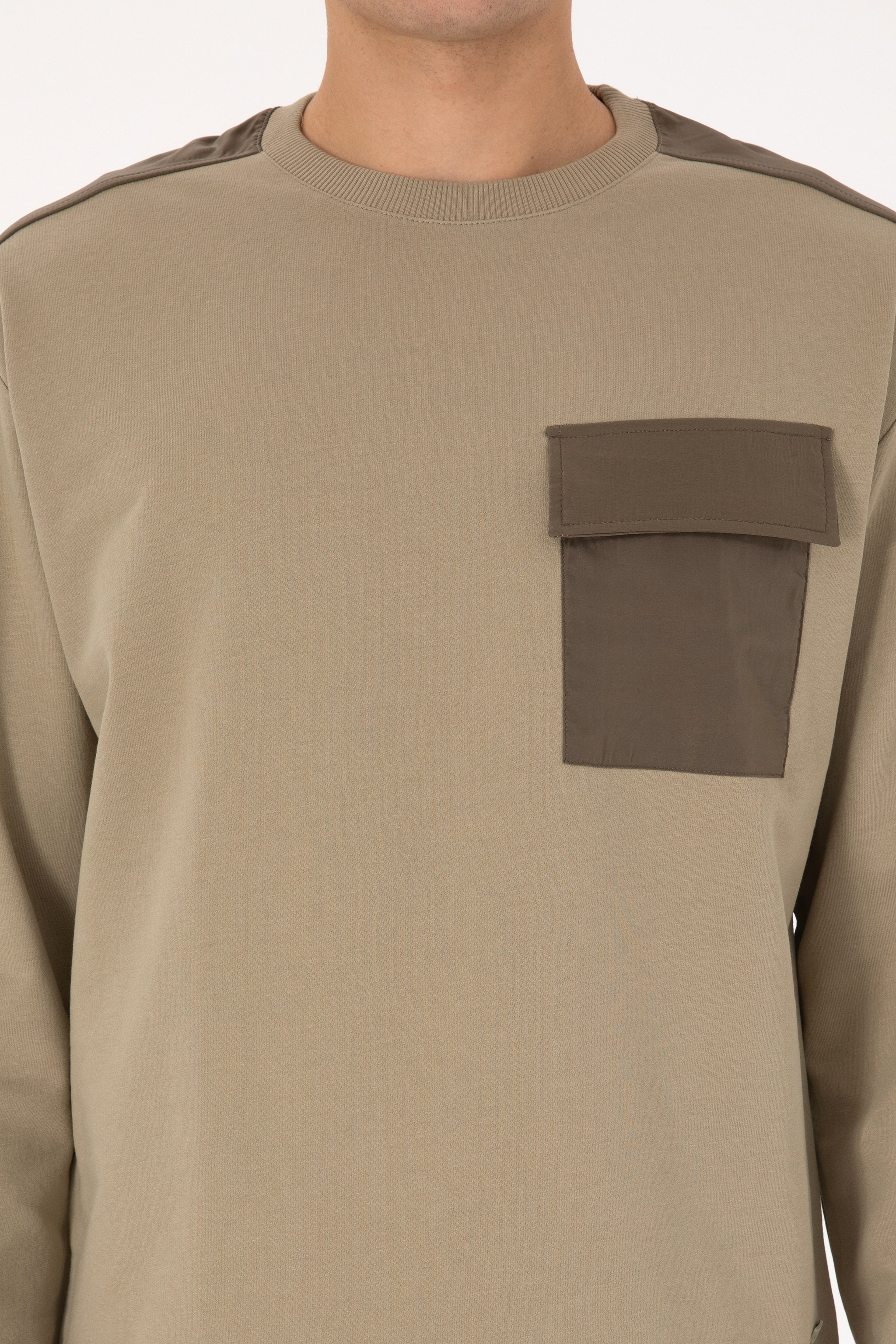 Erkek Comfort Fit Bisiklet Yaka Cep Detaylı Açık Haki Sweatshirt - Image 6