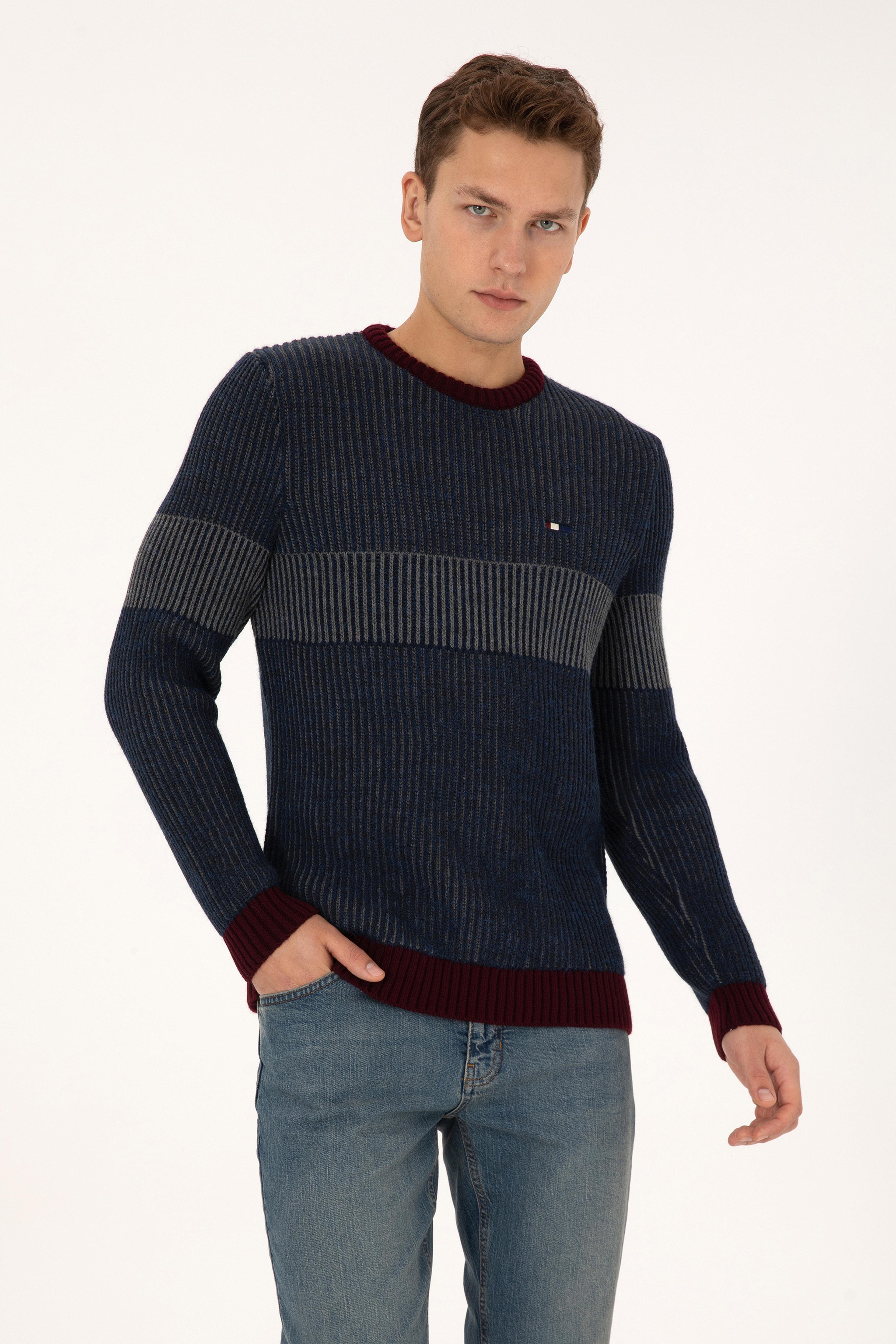Erkek Slim Fit Bisiklet Yaka Lacivert Kazak