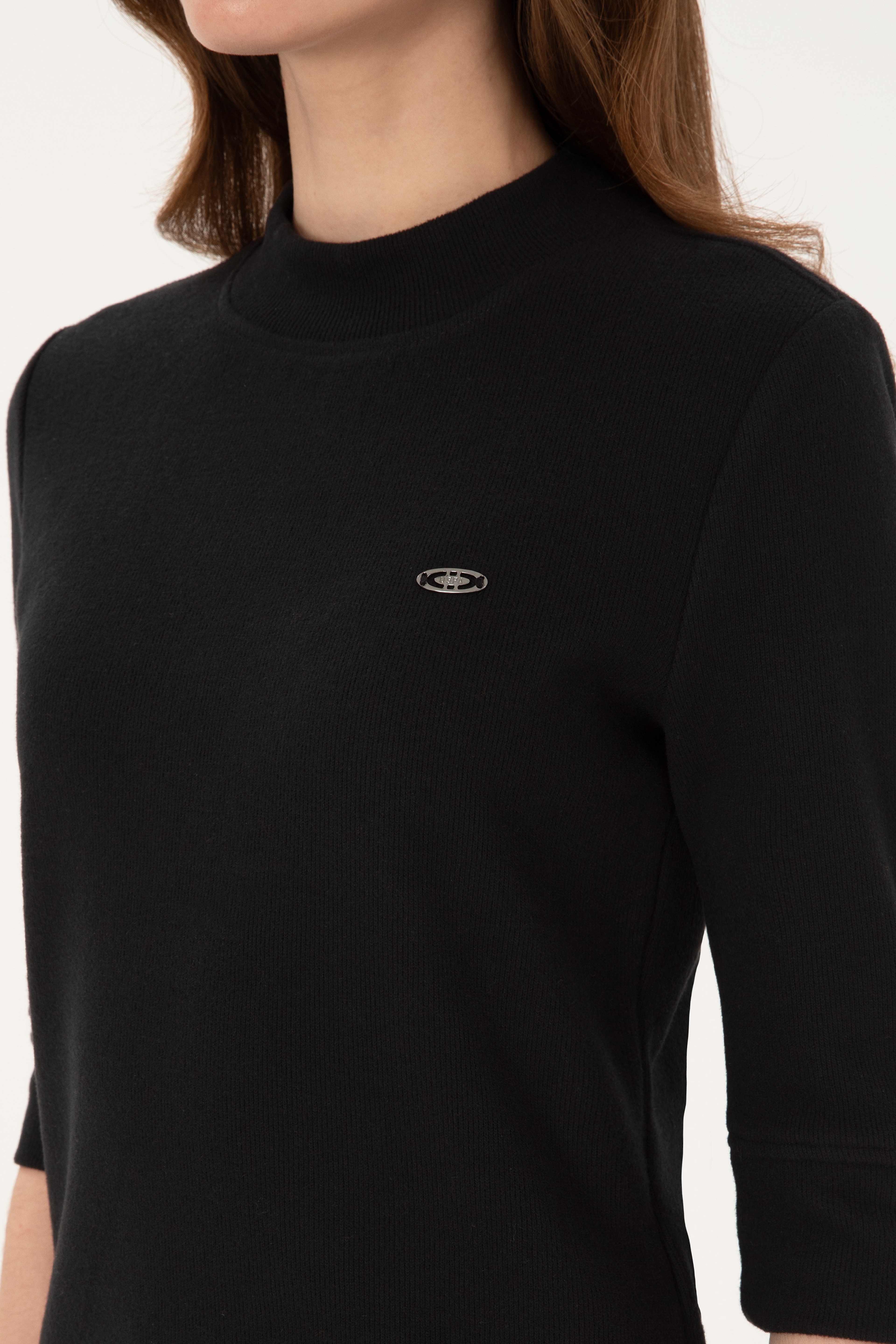 Kadın Siyah Düğme Detaylı Balıkçı Yaka Sweatshirt