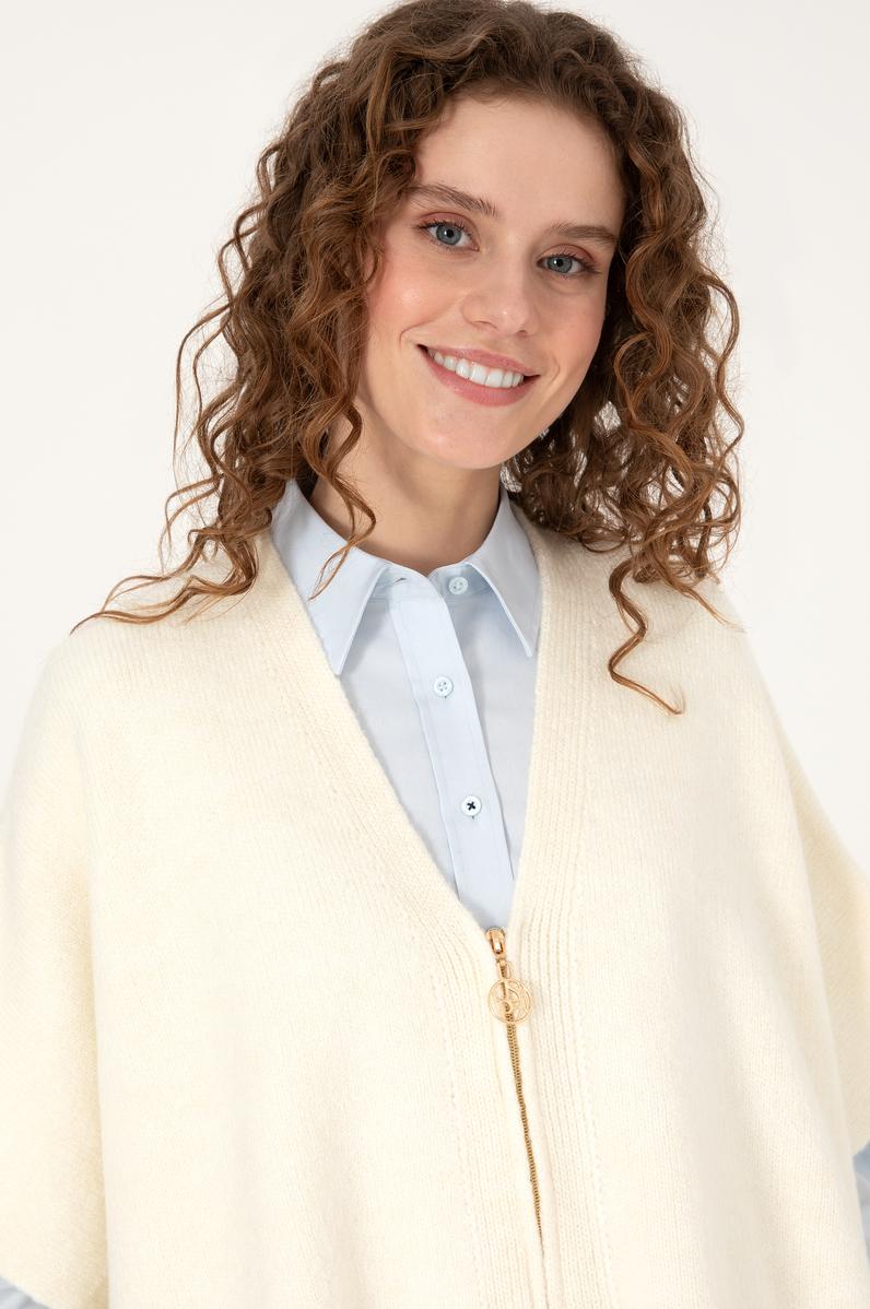 Kadın Krem Triko Panço