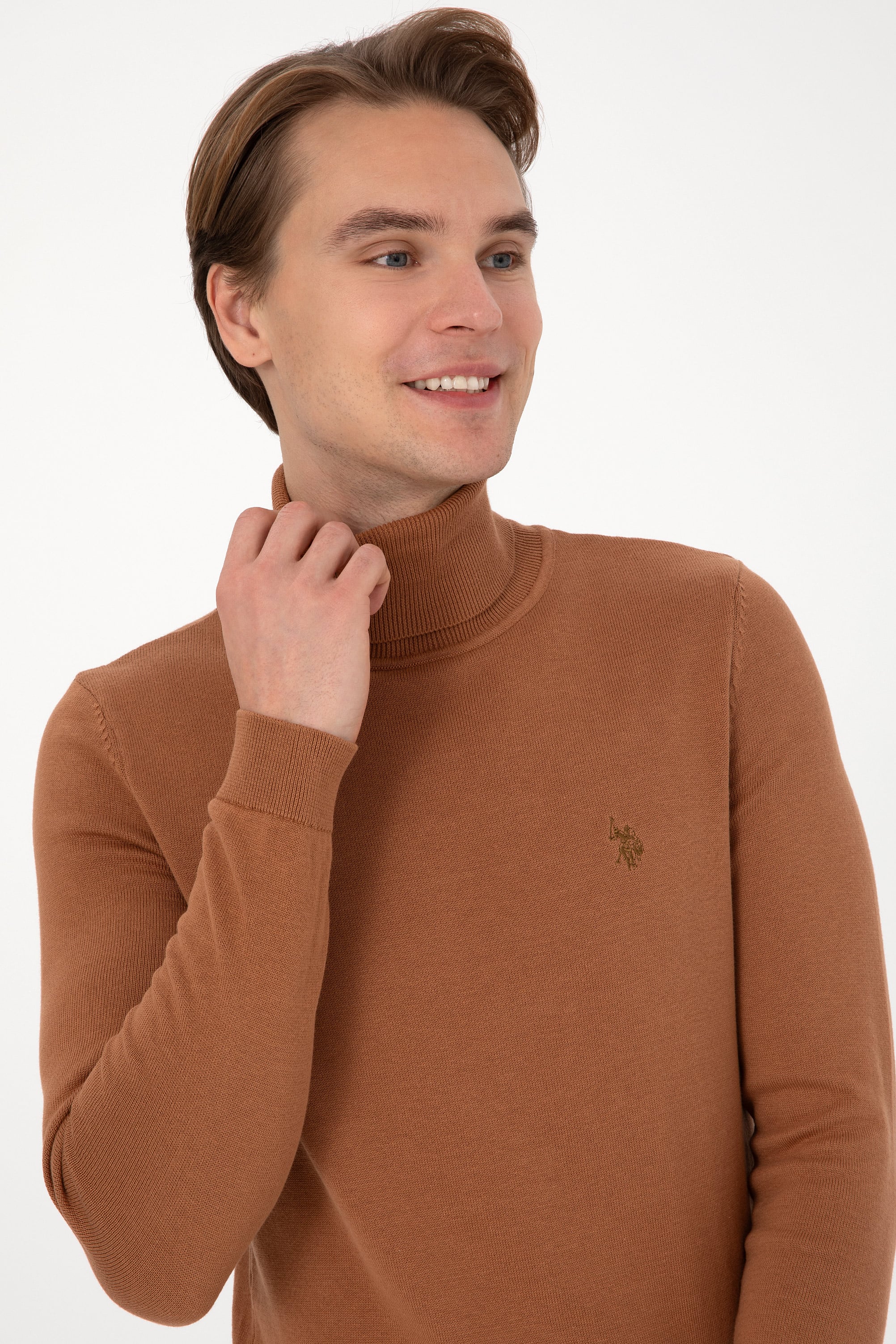 Erkek Slim Fit Boğazlı Camel Basic Kazak