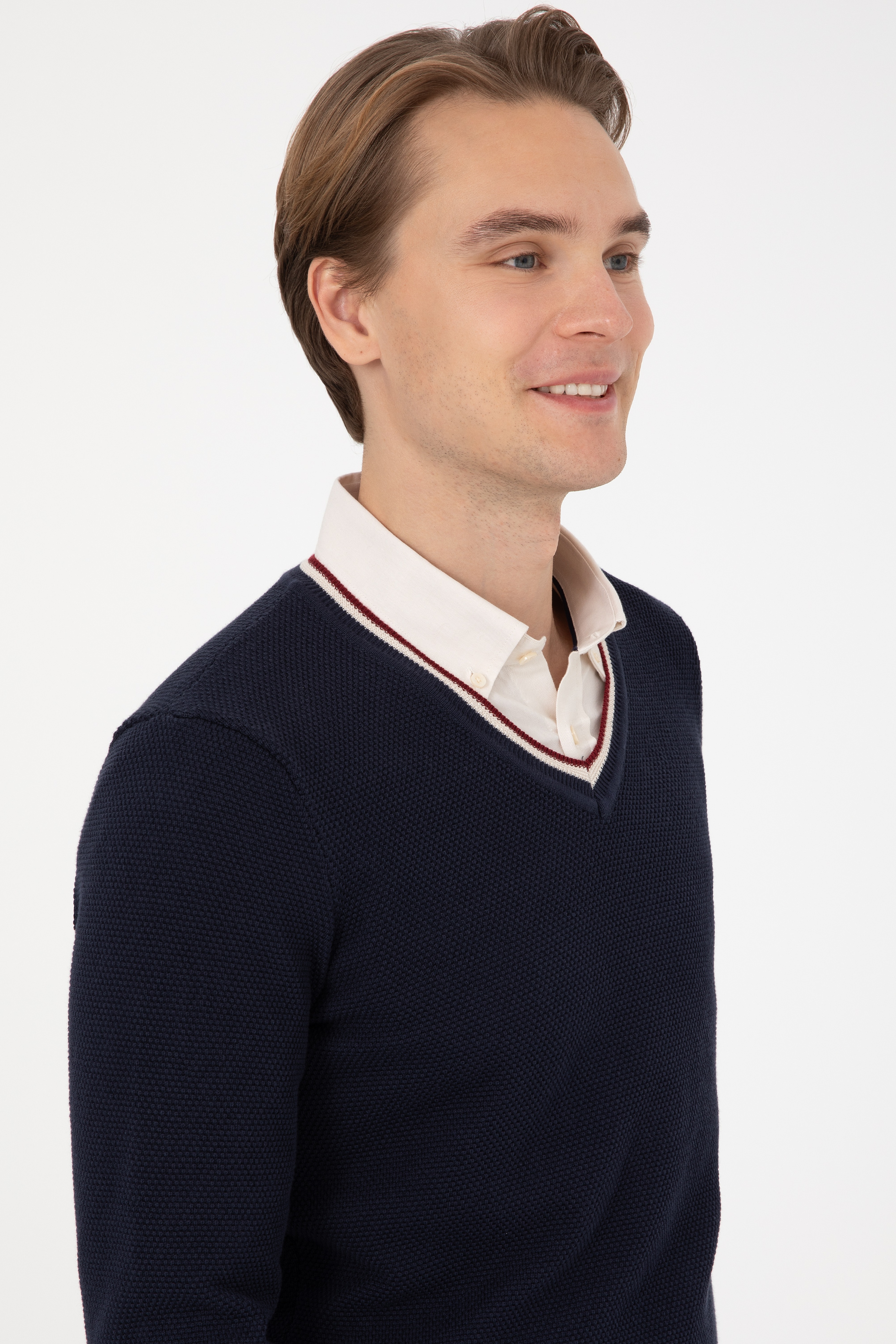 Erkek Regular Fit V Yaka Lacivert Kazak - Image 2