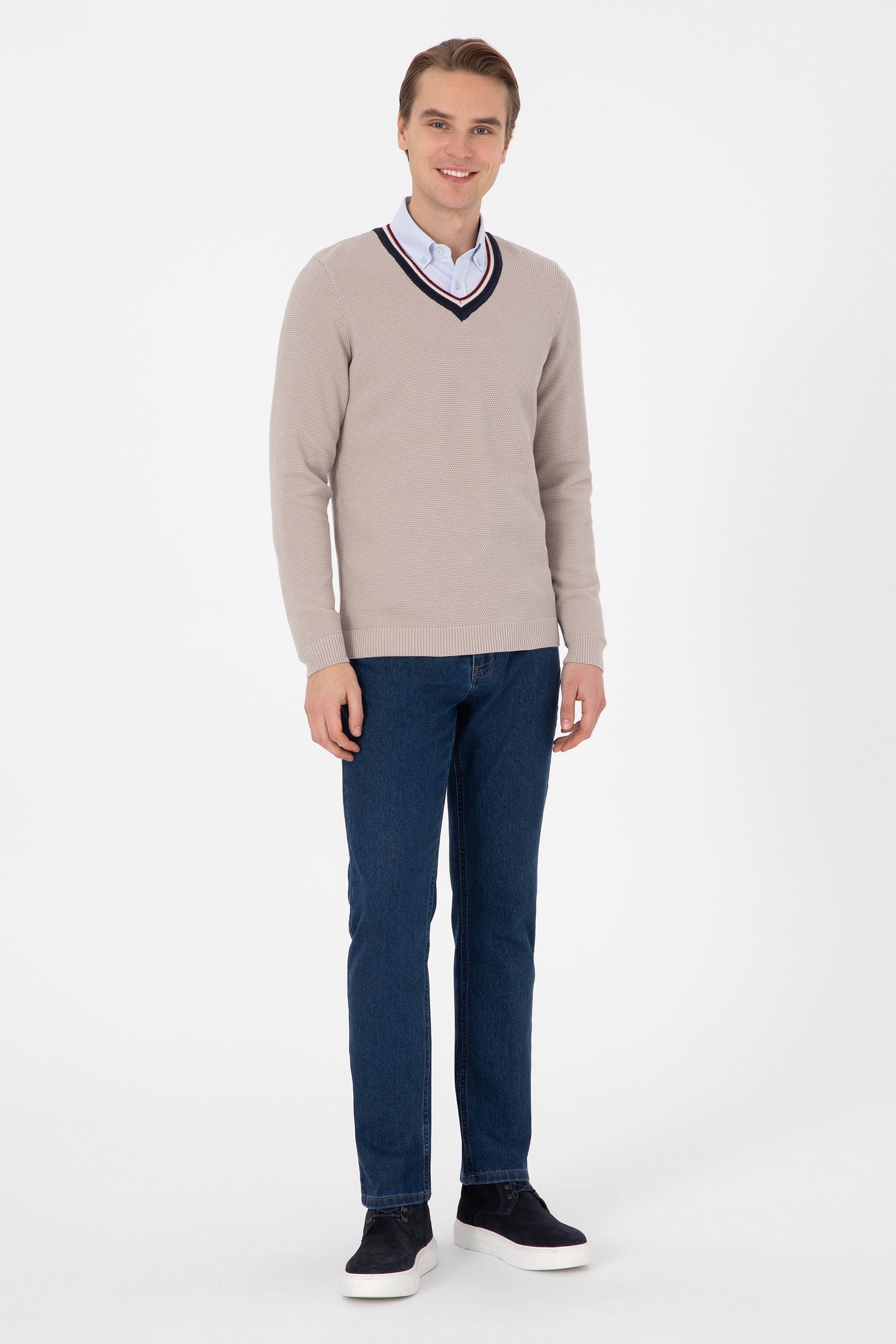 Erkek Regular Fit V Yaka Taş Kazak