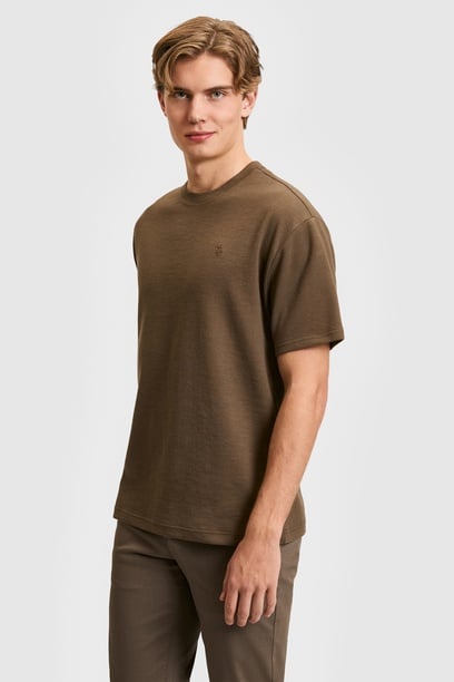 Erkek Comfort Fit Bisiklet Yaka Kahverengi Tişört