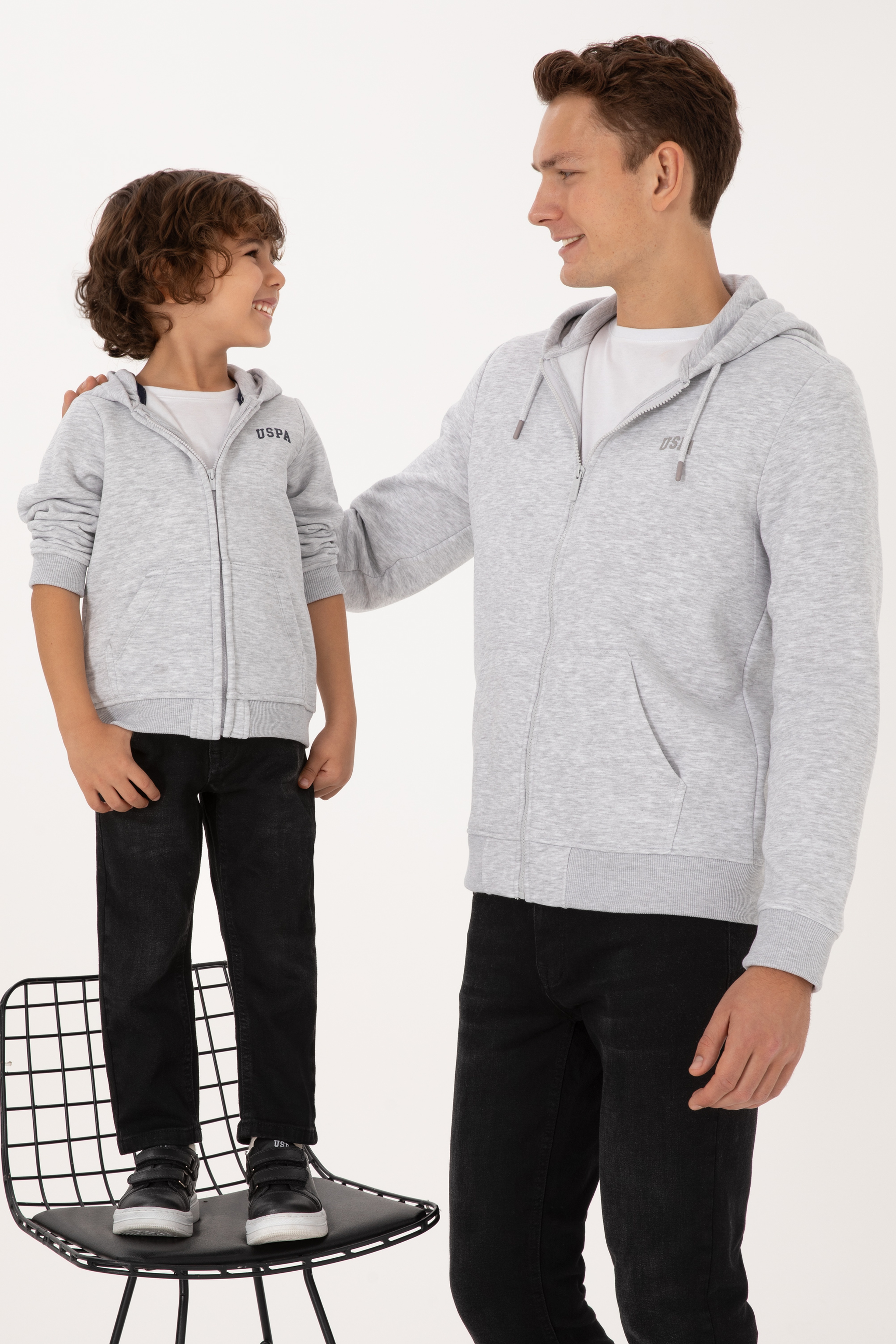 Erkek Regular Fit Açık Gri Şardonlu Örme Hırka - Image 3