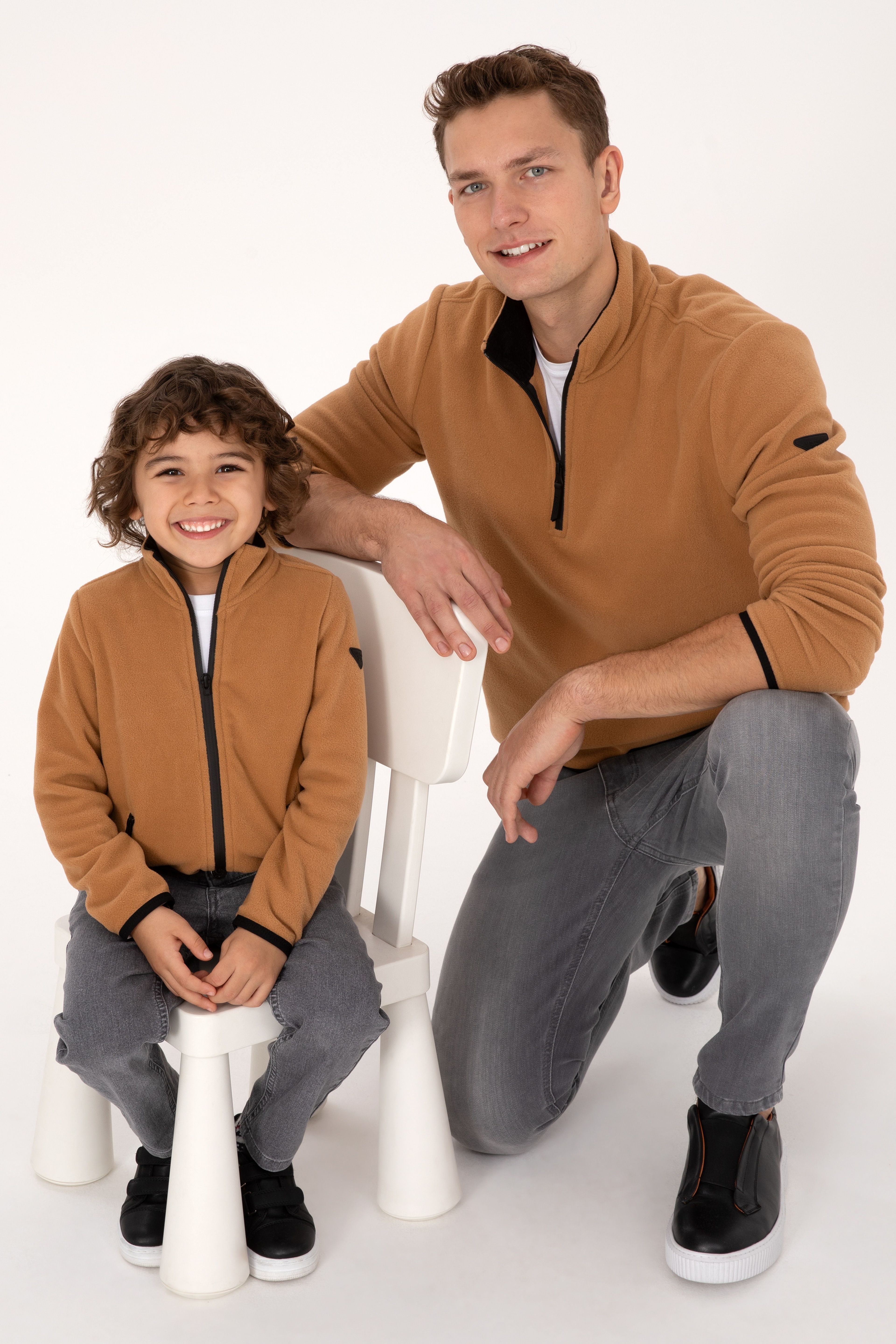 Erkek Regular Fit Camel Polar Yarım Fermuarlı Basic Sweatshirt - Image 3