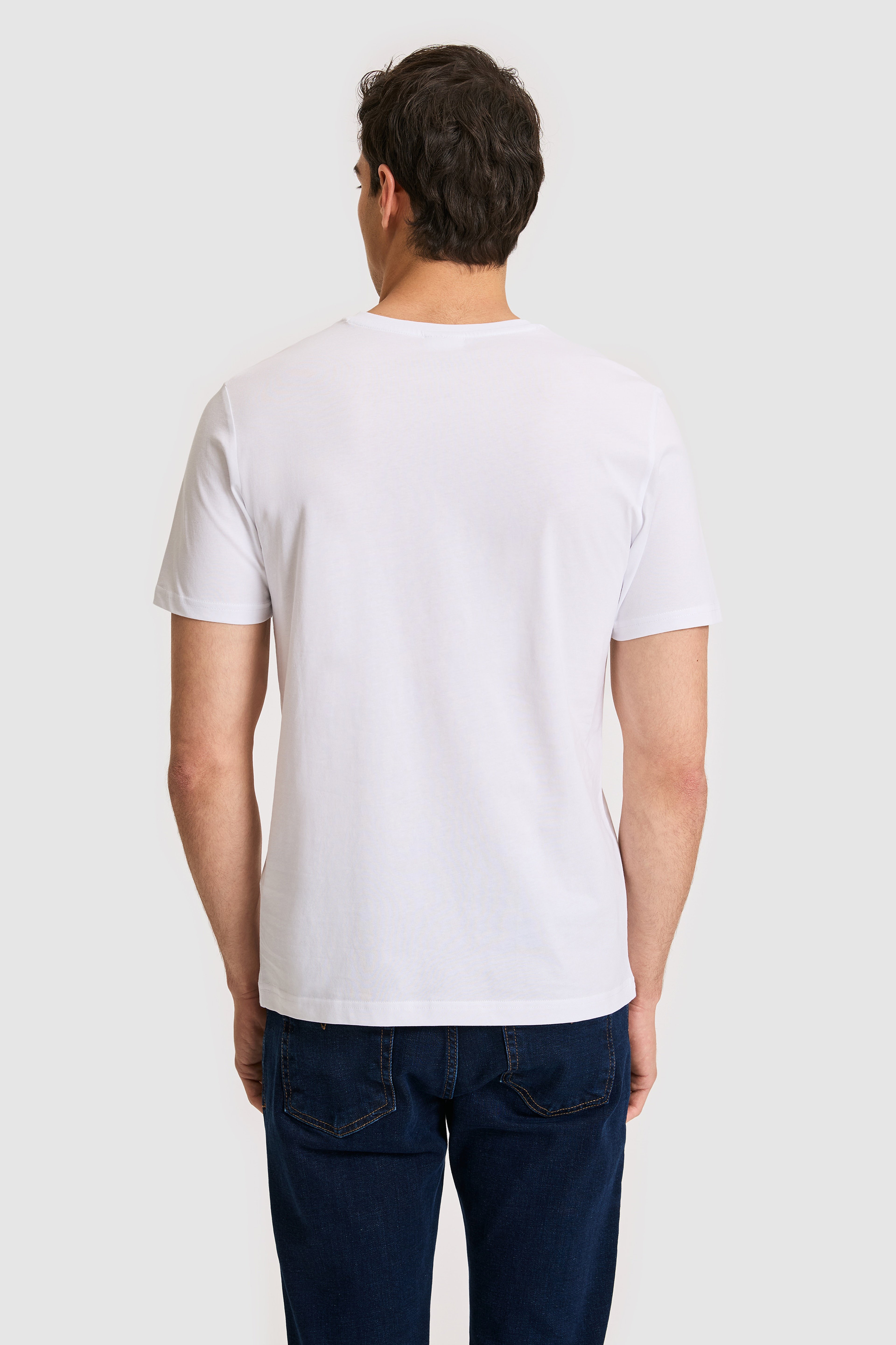 Erkek Regular Fit V Yaka Beyaz Basic Tişört