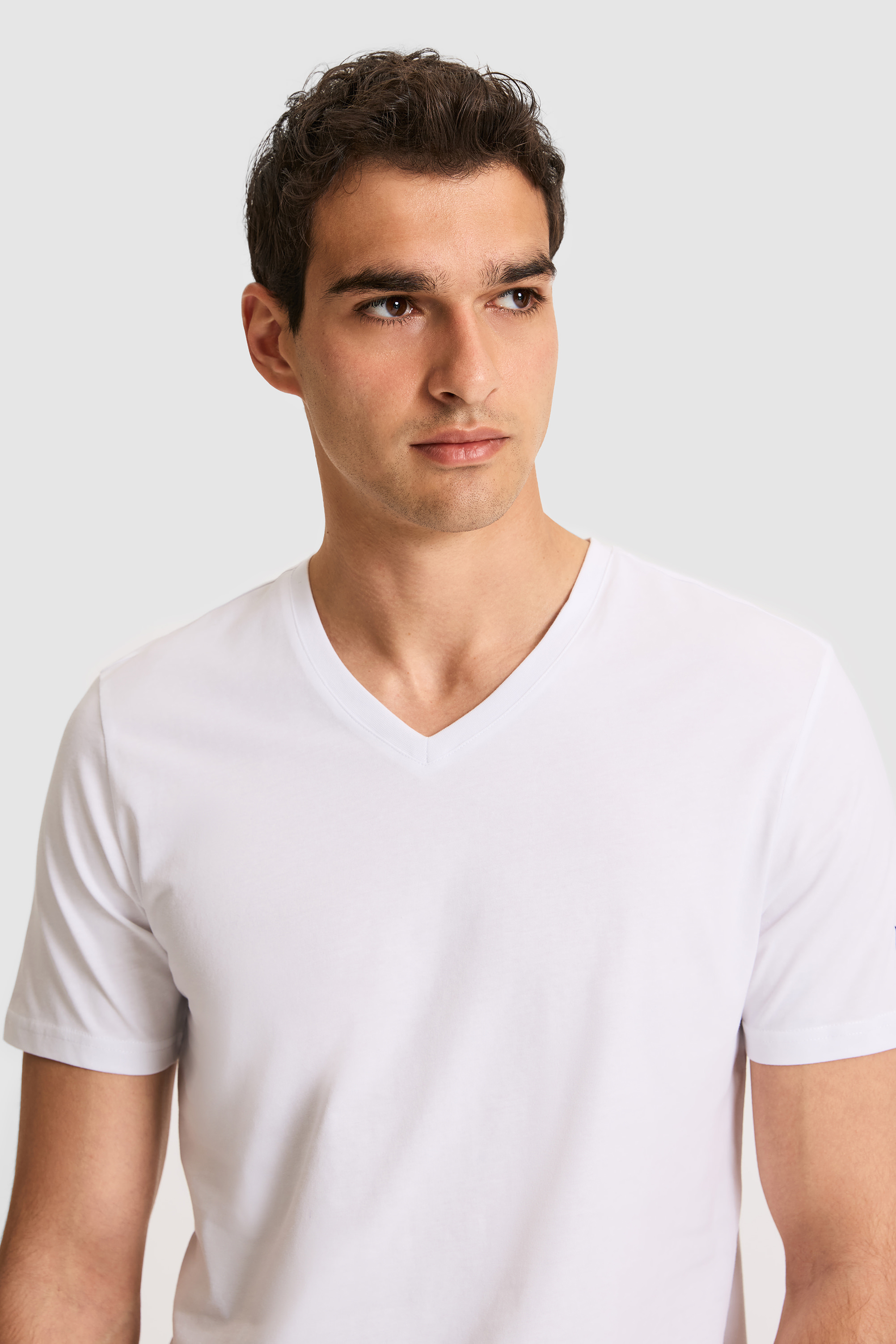 Erkek Regular Fit V Yaka Beyaz Basic Tişört - 50326944022