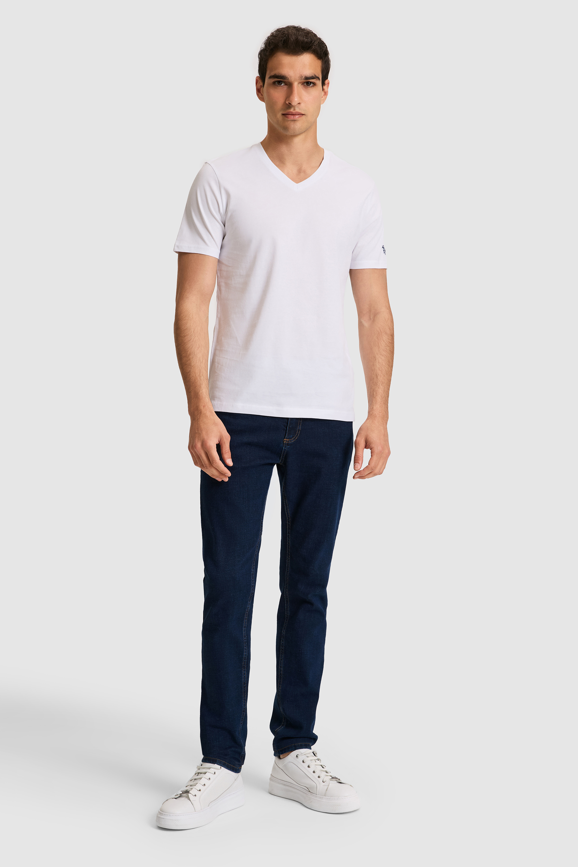 Erkek Regular Fit V Yaka Beyaz Basic Tişört - 50326944022
