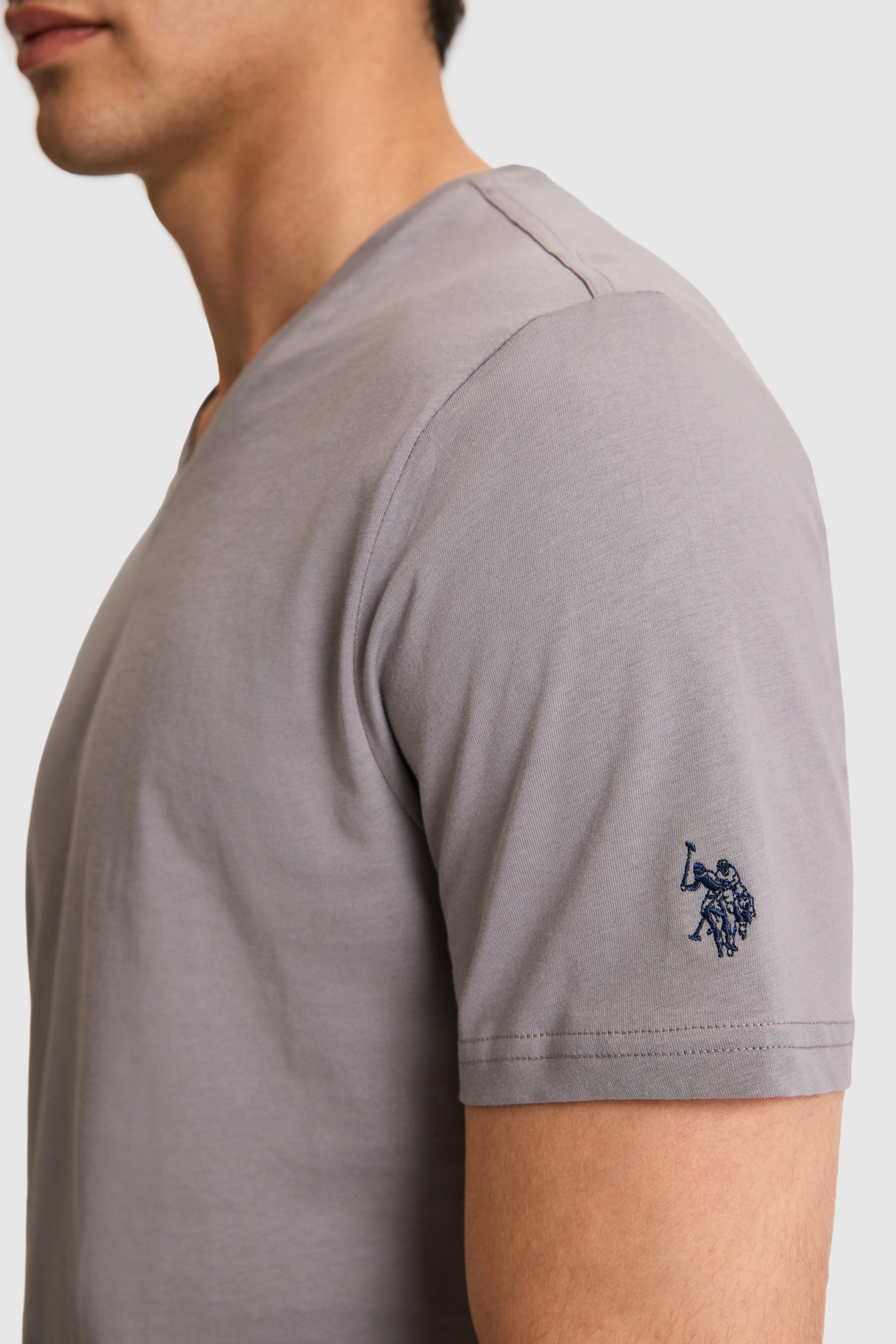 Erkek Regular Fit V Yaka Gri Basic Tişört