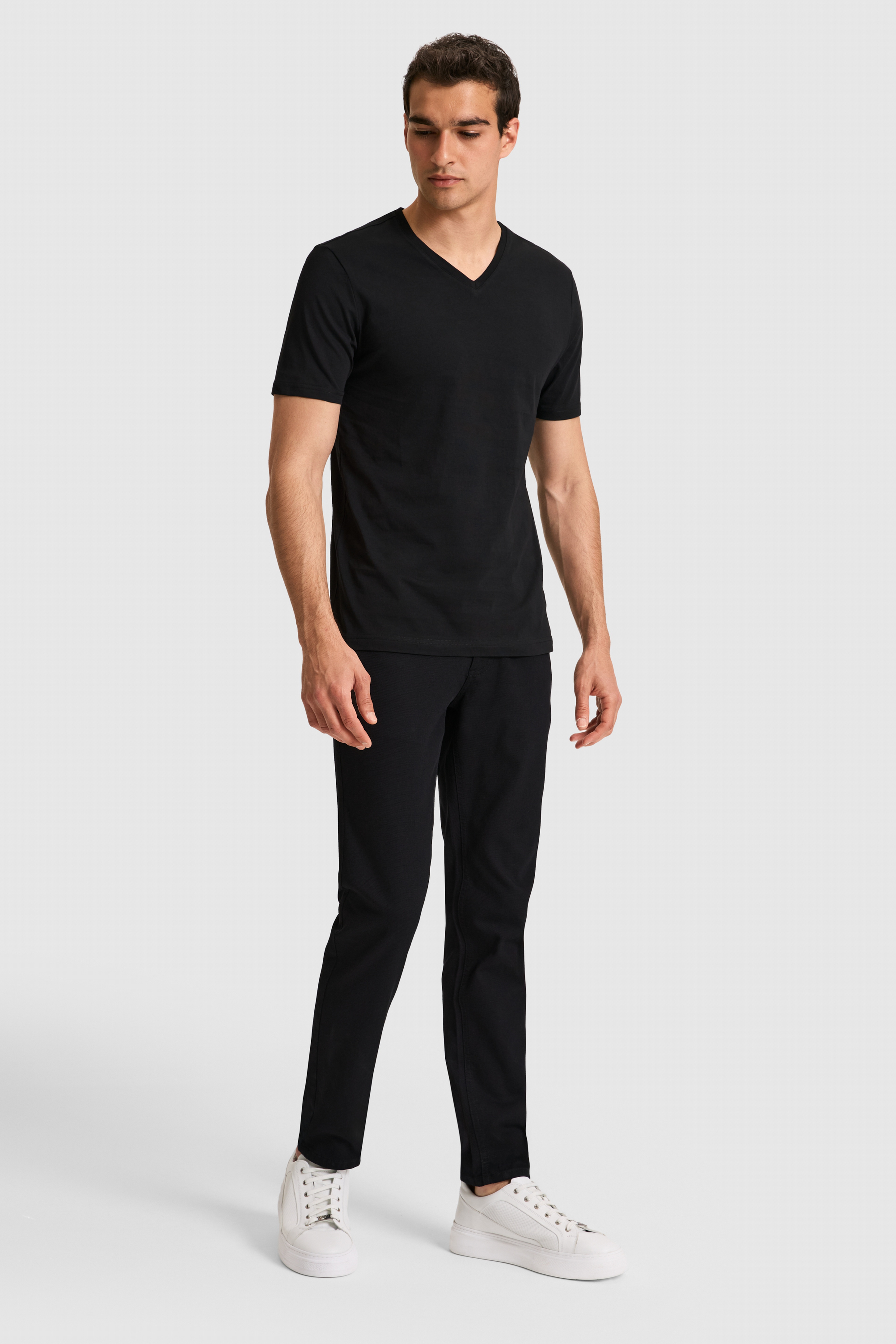 Erkek Regular Fit V Yaka Siyah Basic Tişört - Image 4