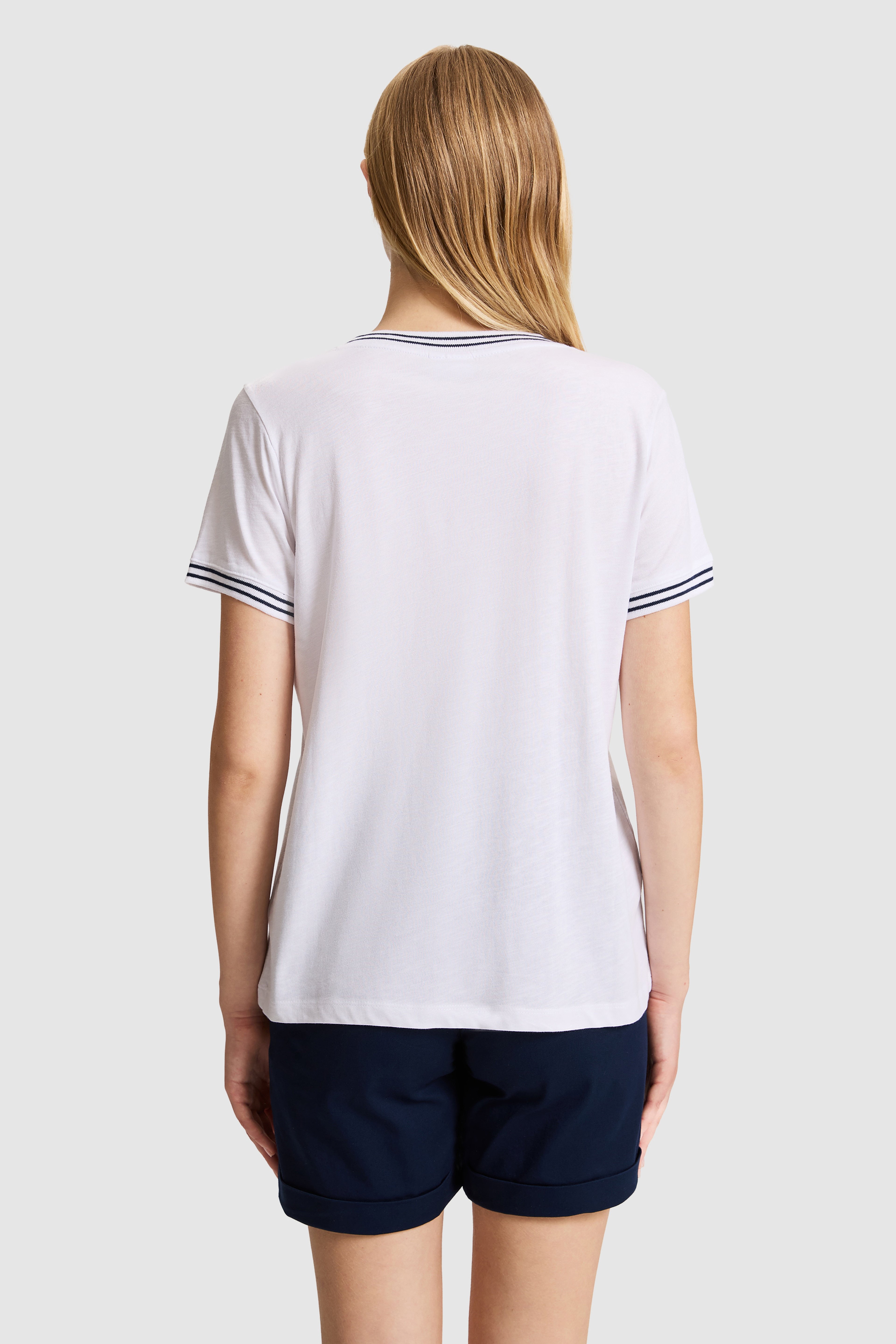 Kadın Beyaz V Yaka Basic Tişört
