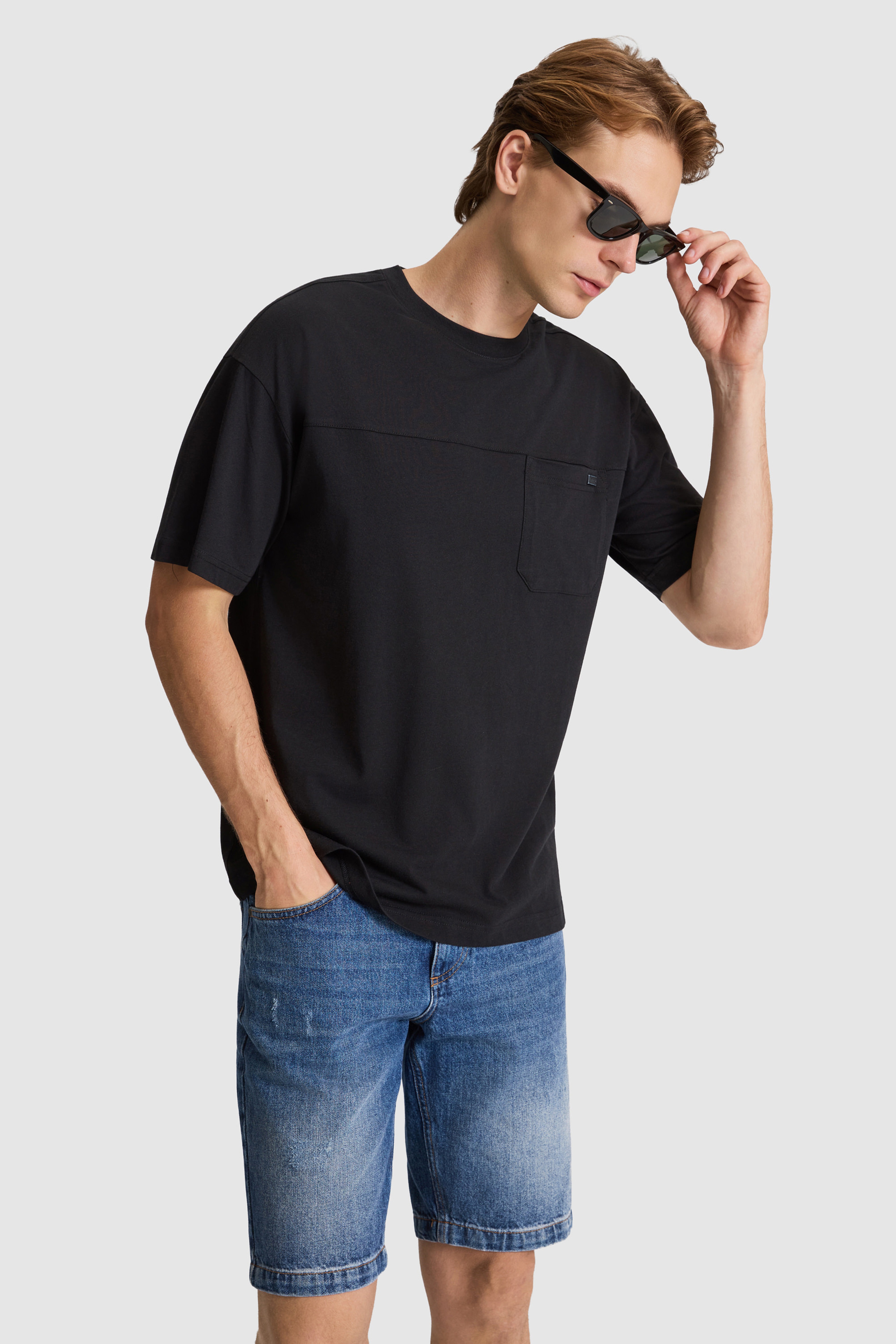 Erkek Siyah Comfort Fit Bisiklet Yaka Tişört - Image 4