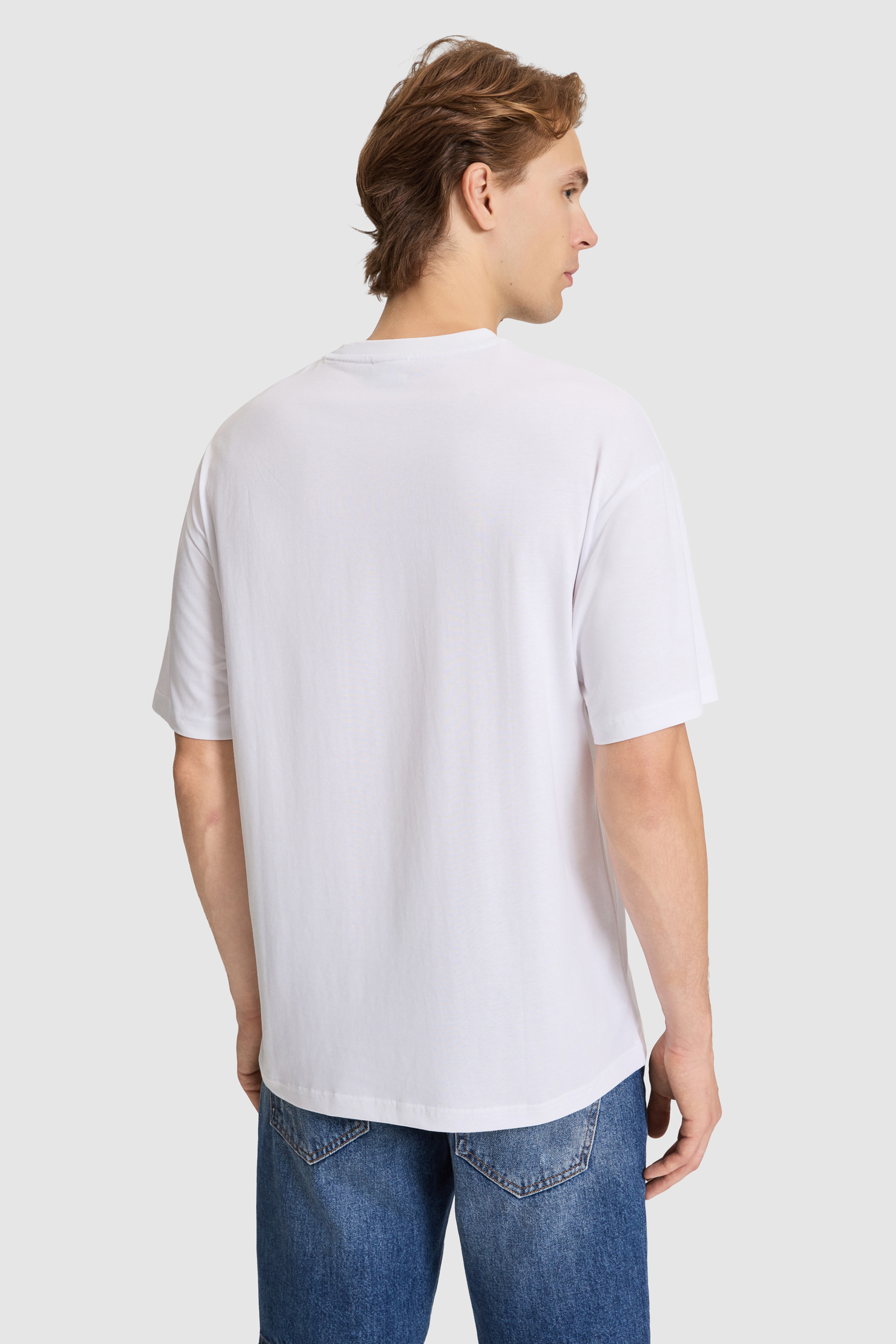 Erkek Beyaz Oversize Fit Bisiklet Yaka Tişört