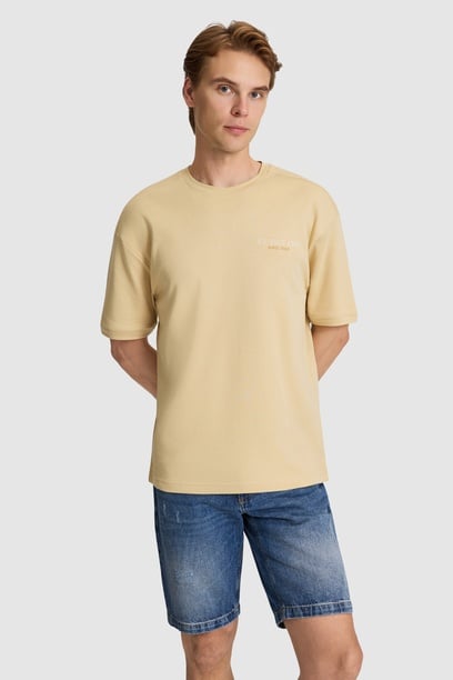 Erkek Bej Comfort Fit Bisiklet Yaka Tişört