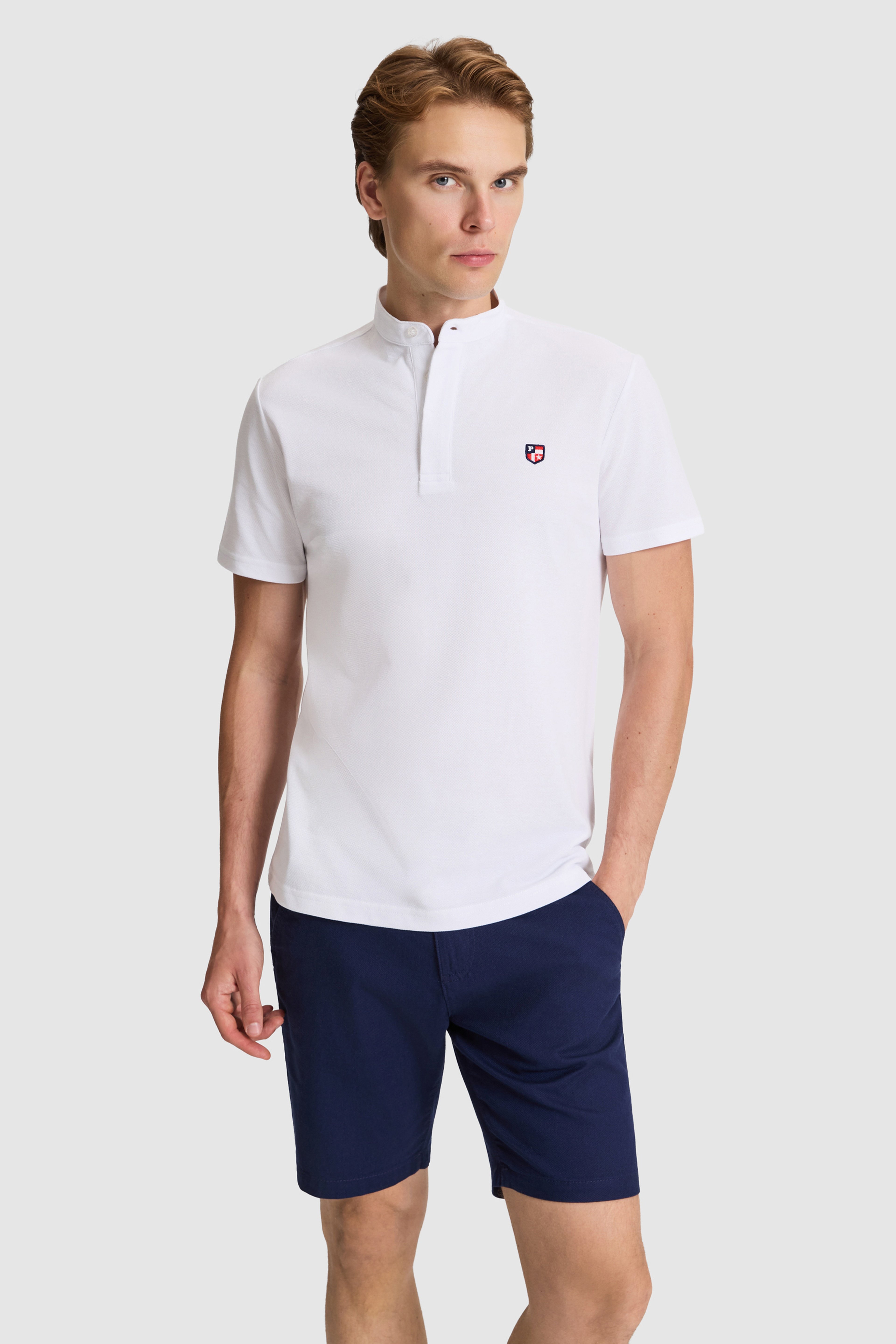 Erkek Beyaz Regular Fit Hakim Yaka Basic Tişört - Image 1