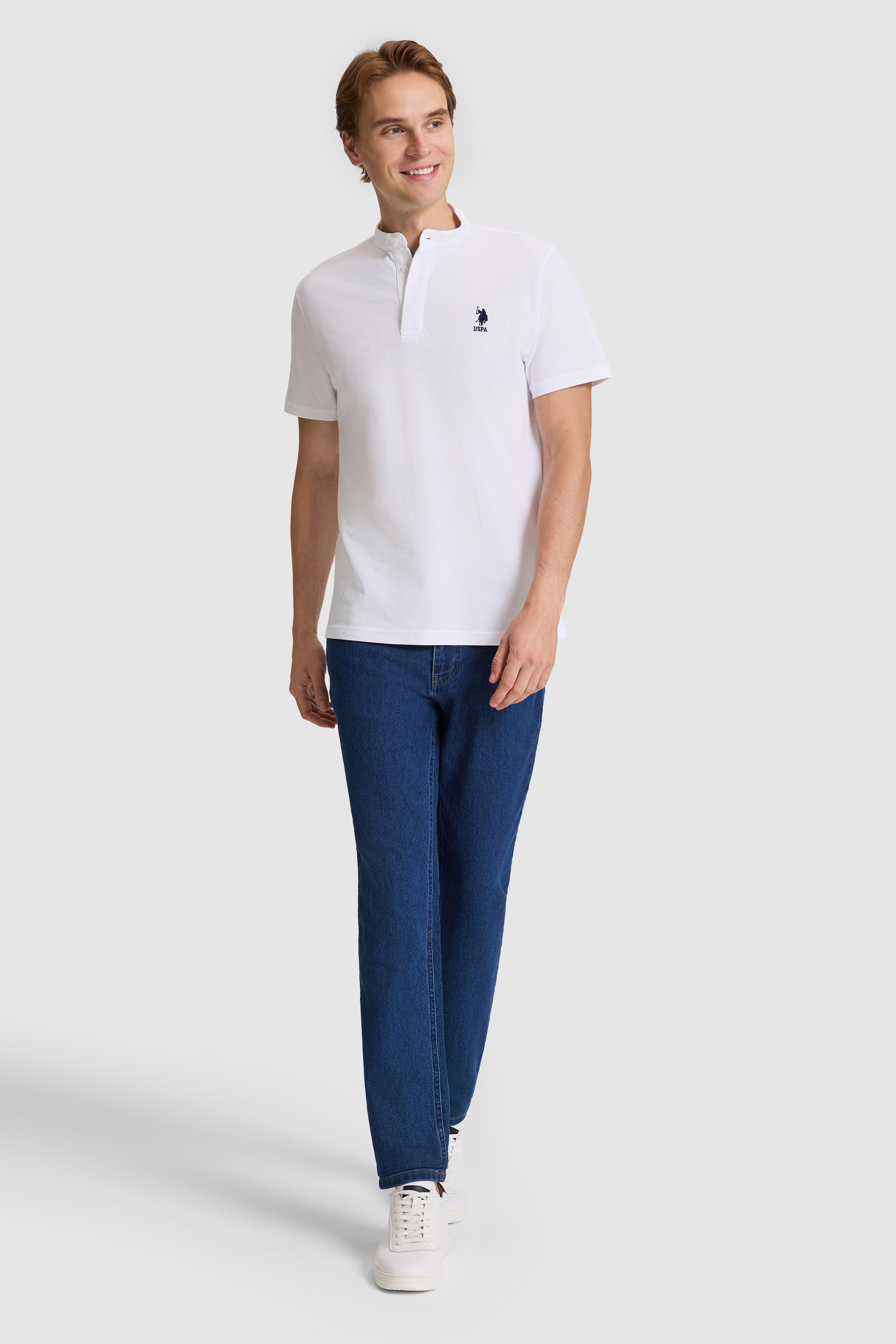 Erkek Beyaz Regular Fit Hakim Yaka Tişört - Image 4