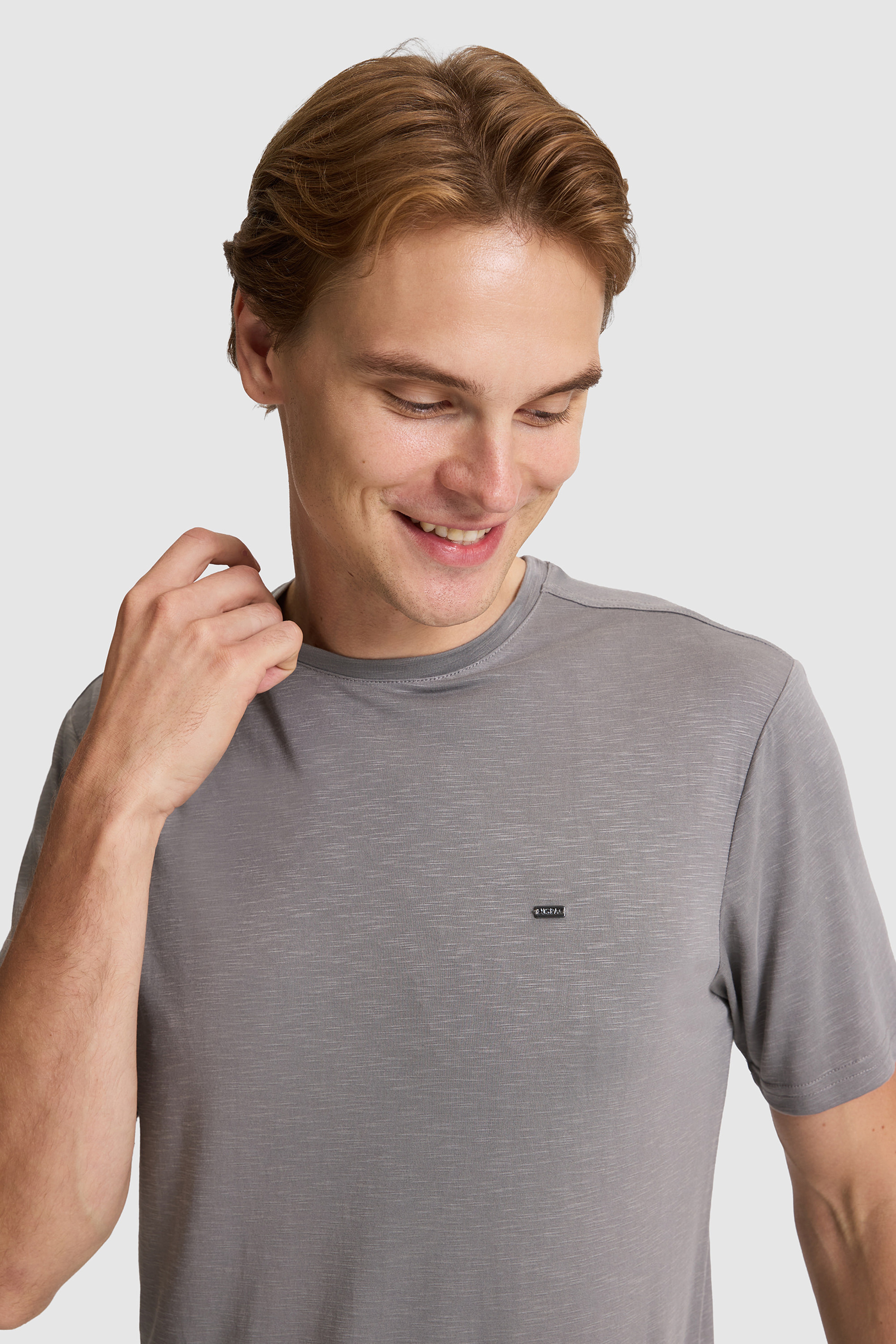 Erkek Gri Regular Fit Bisiklet Yaka Basic Tişört - Image 2