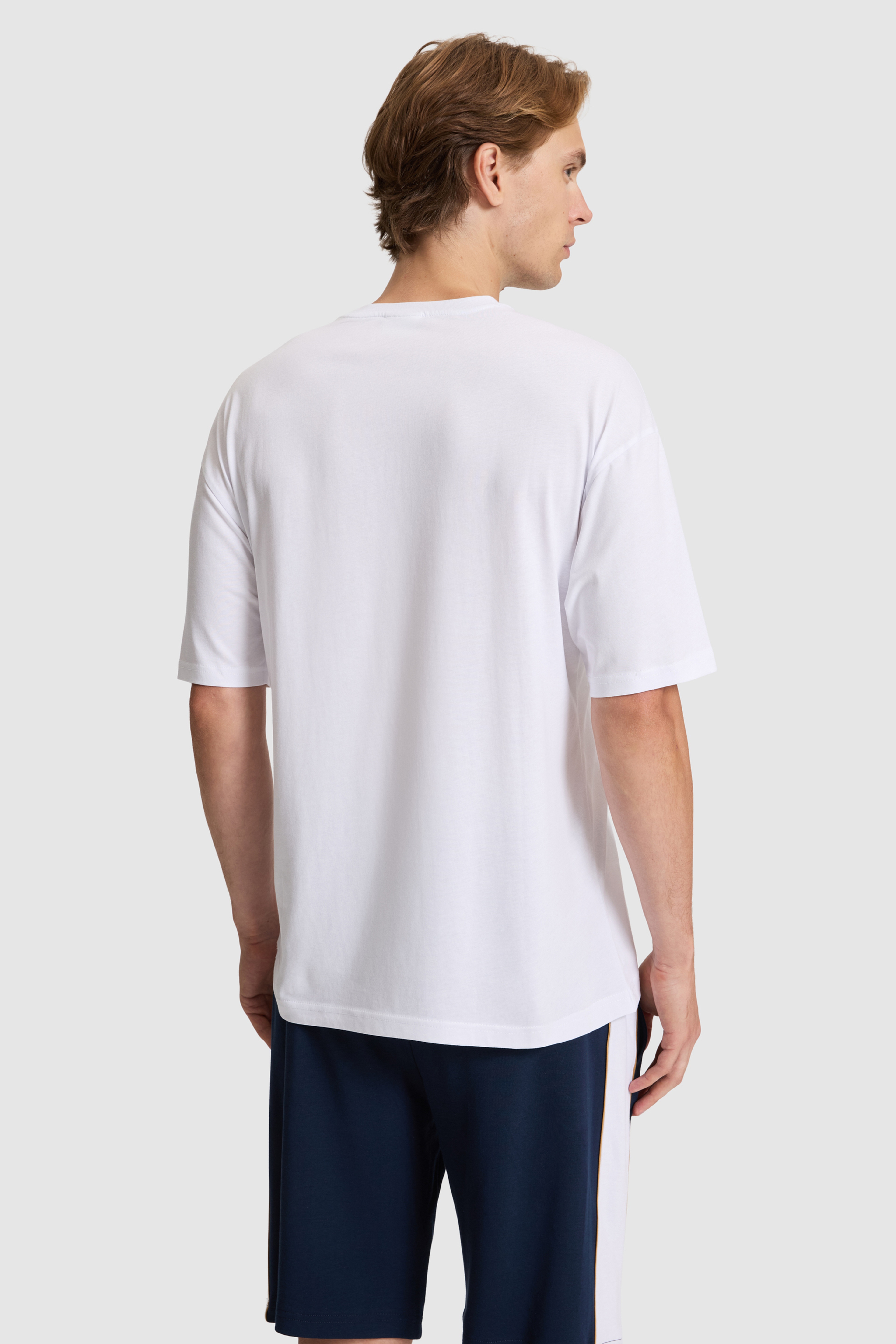 Erkek Beyaz Comfort Fit Bisiklet Yaka Tişört