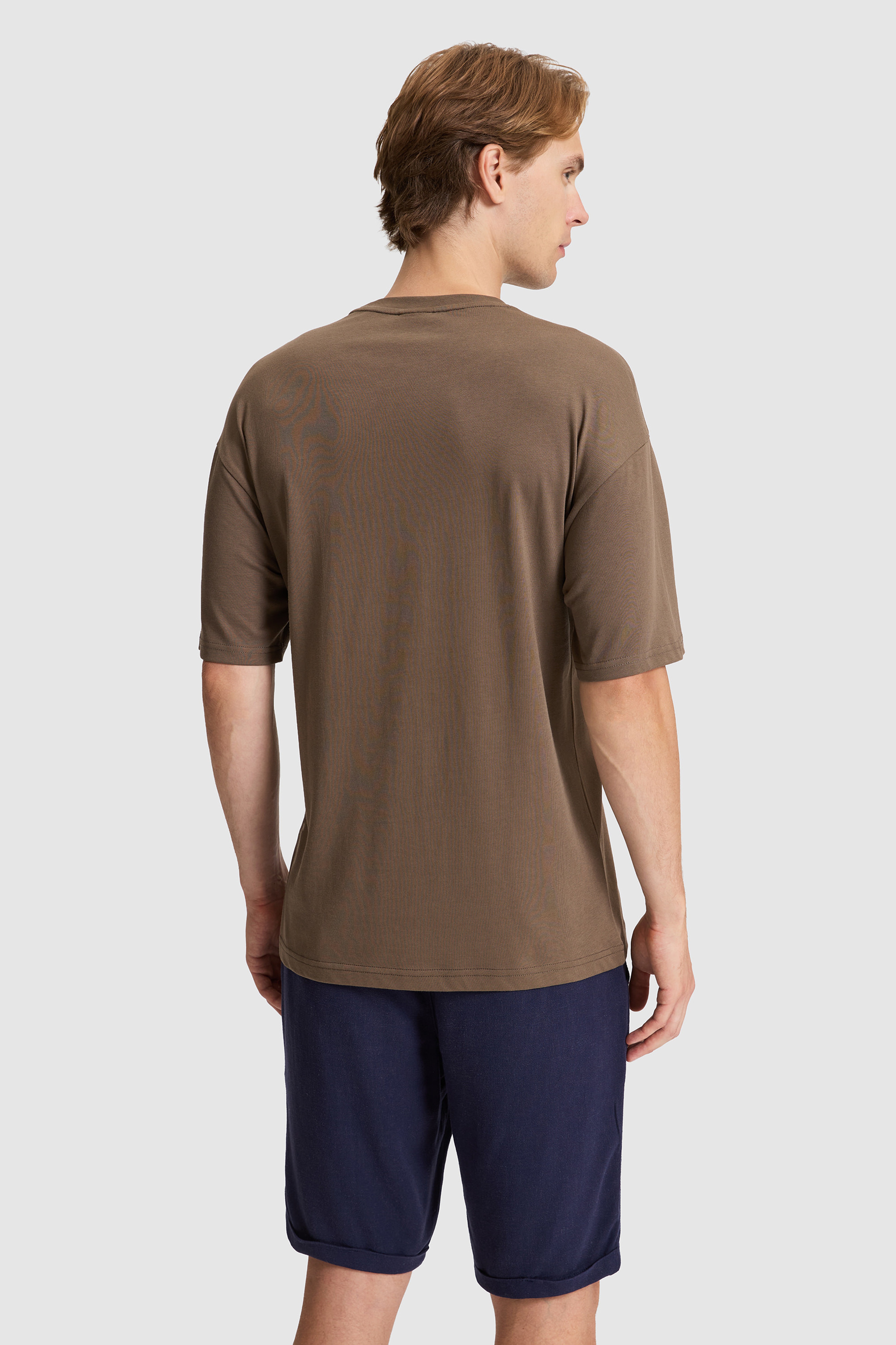 Erkek Kahverengi Comfort Fit Bisiklet Yaka Tişört