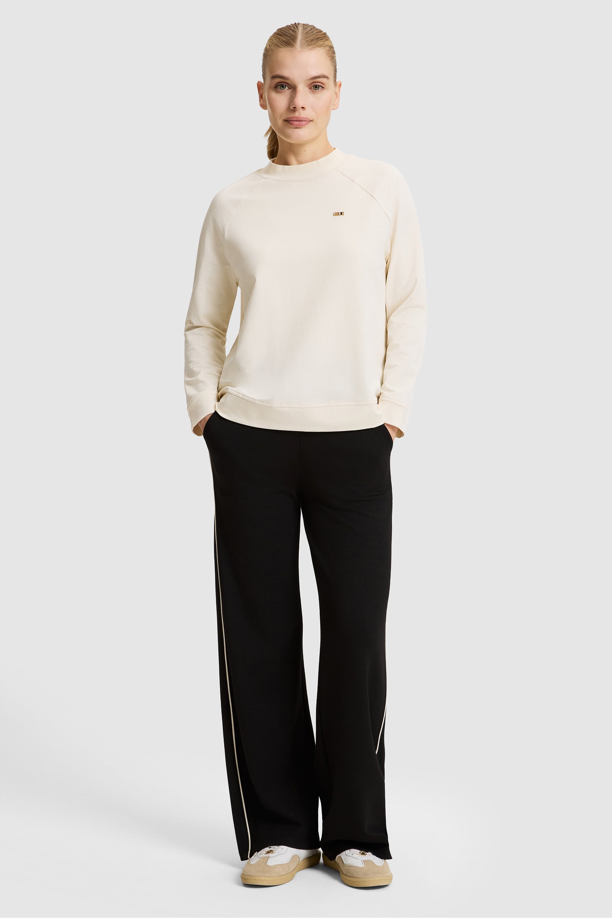 Kadın Krem Bisiklet Yaka Basic Sweatshirt