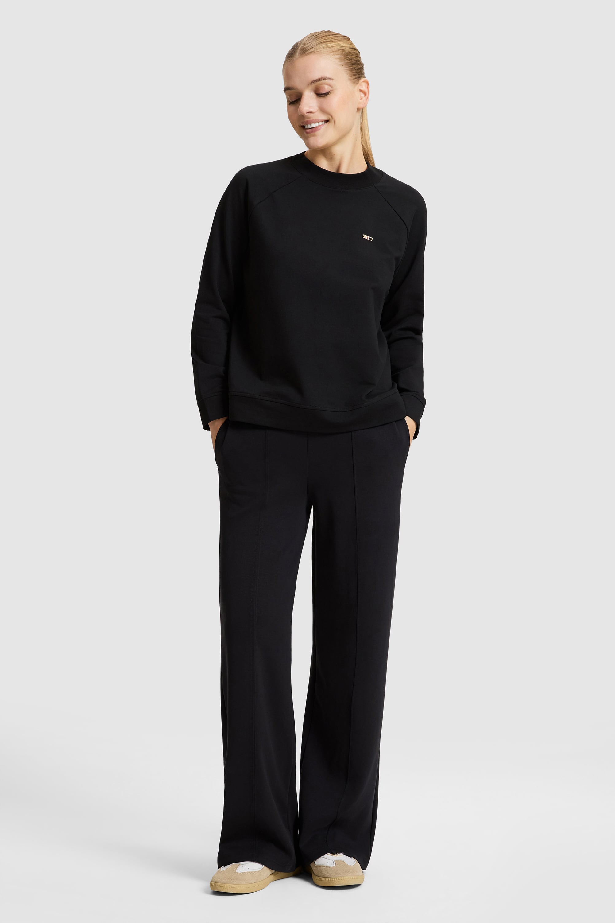 Kadın Siyah Bisiklet Yaka Basic Sweatshirt - Image 4