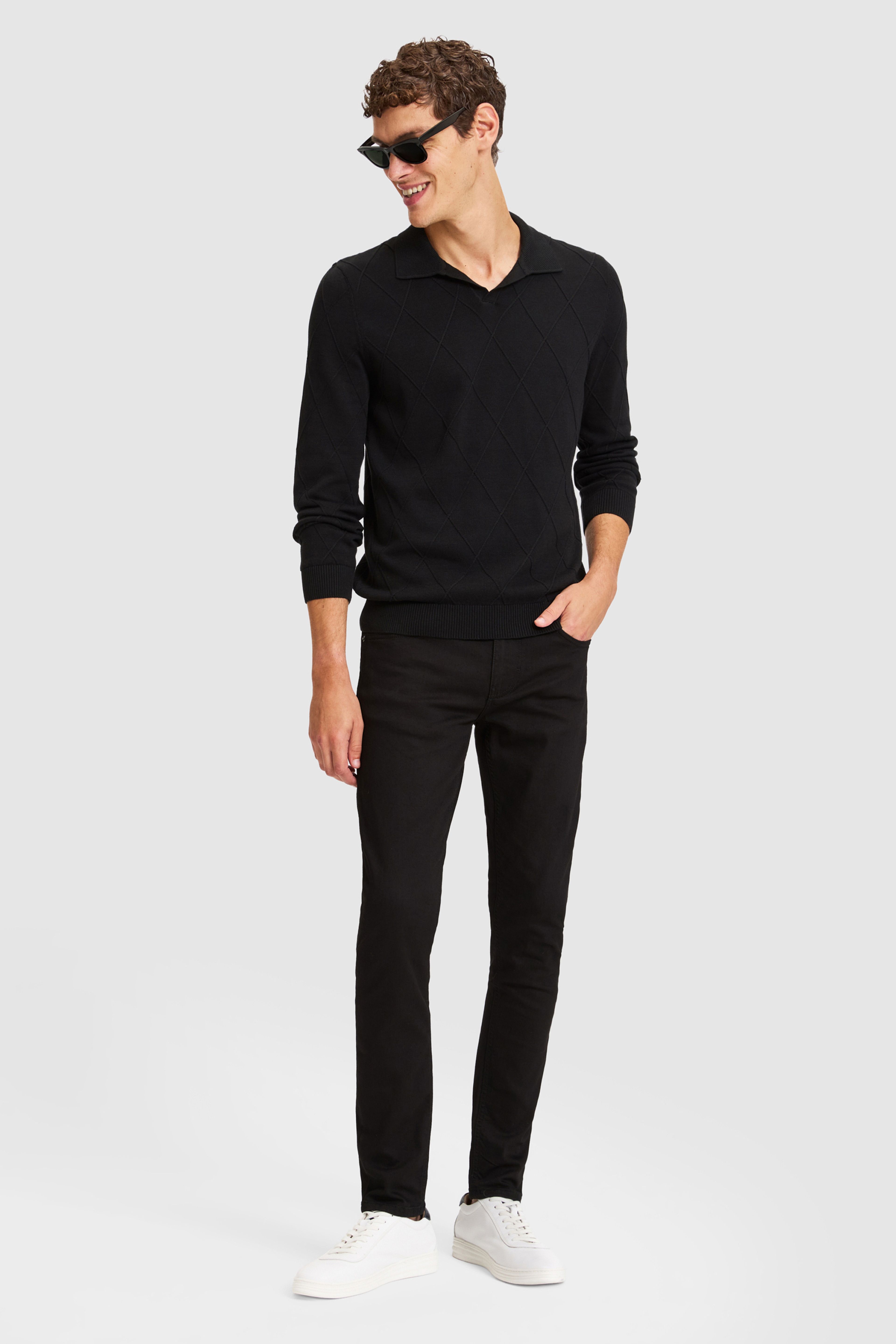 Erkek Siyah V Yaka Regular Fit Kazak - Image 5